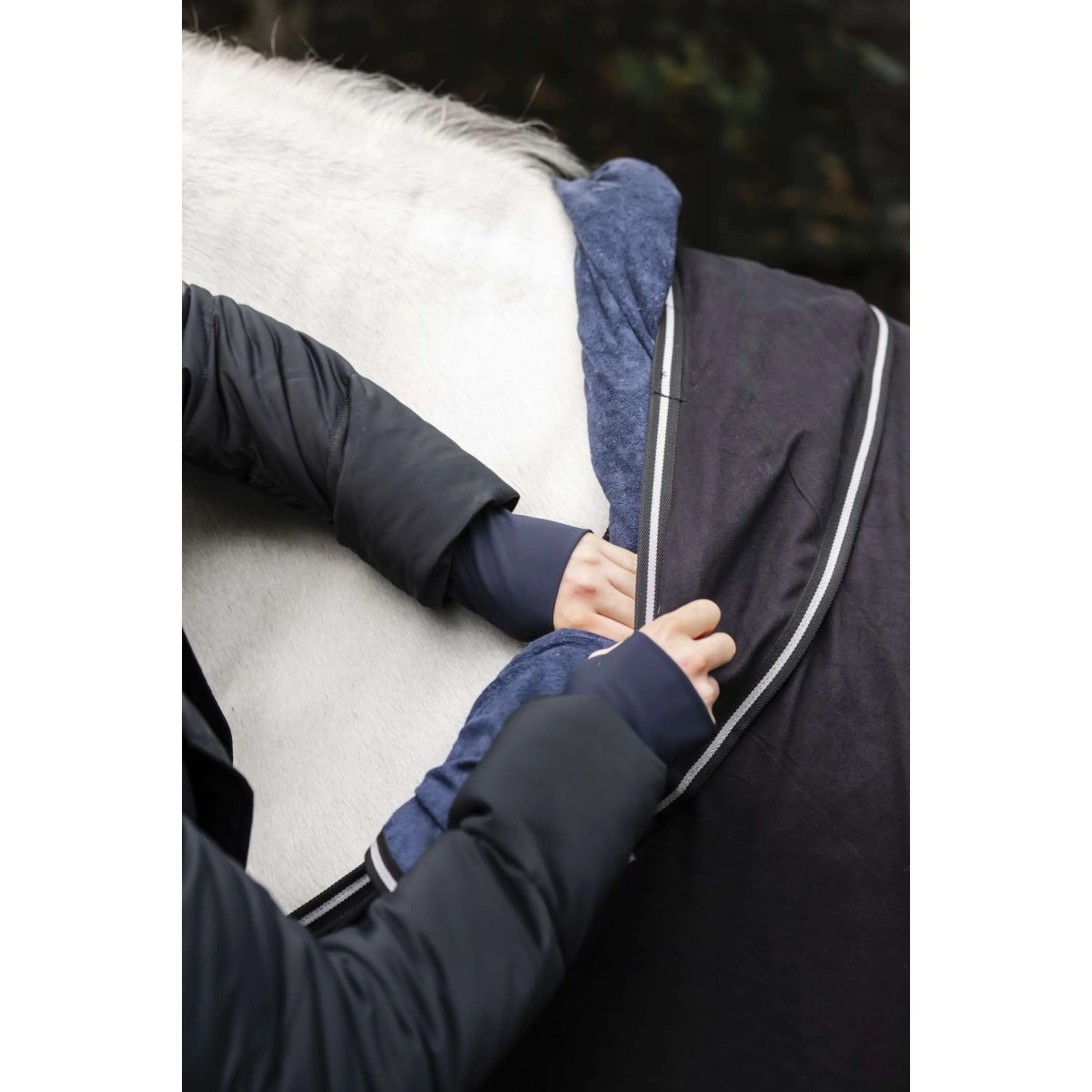 Horseware Show Ready Rug Black/Black/Silver - Image 16