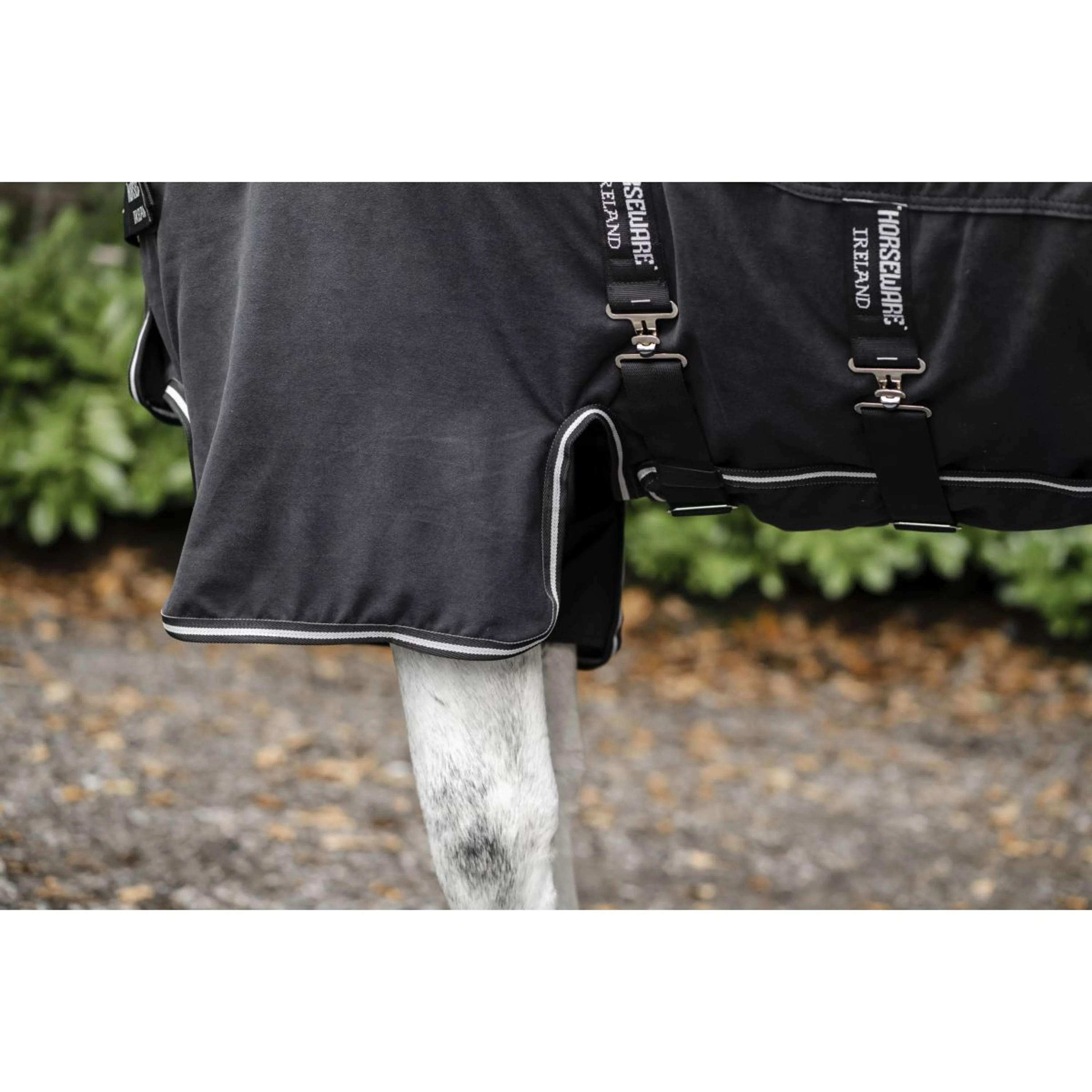 Horseware Show Ready Rug Black/Black/Silver - Image 5