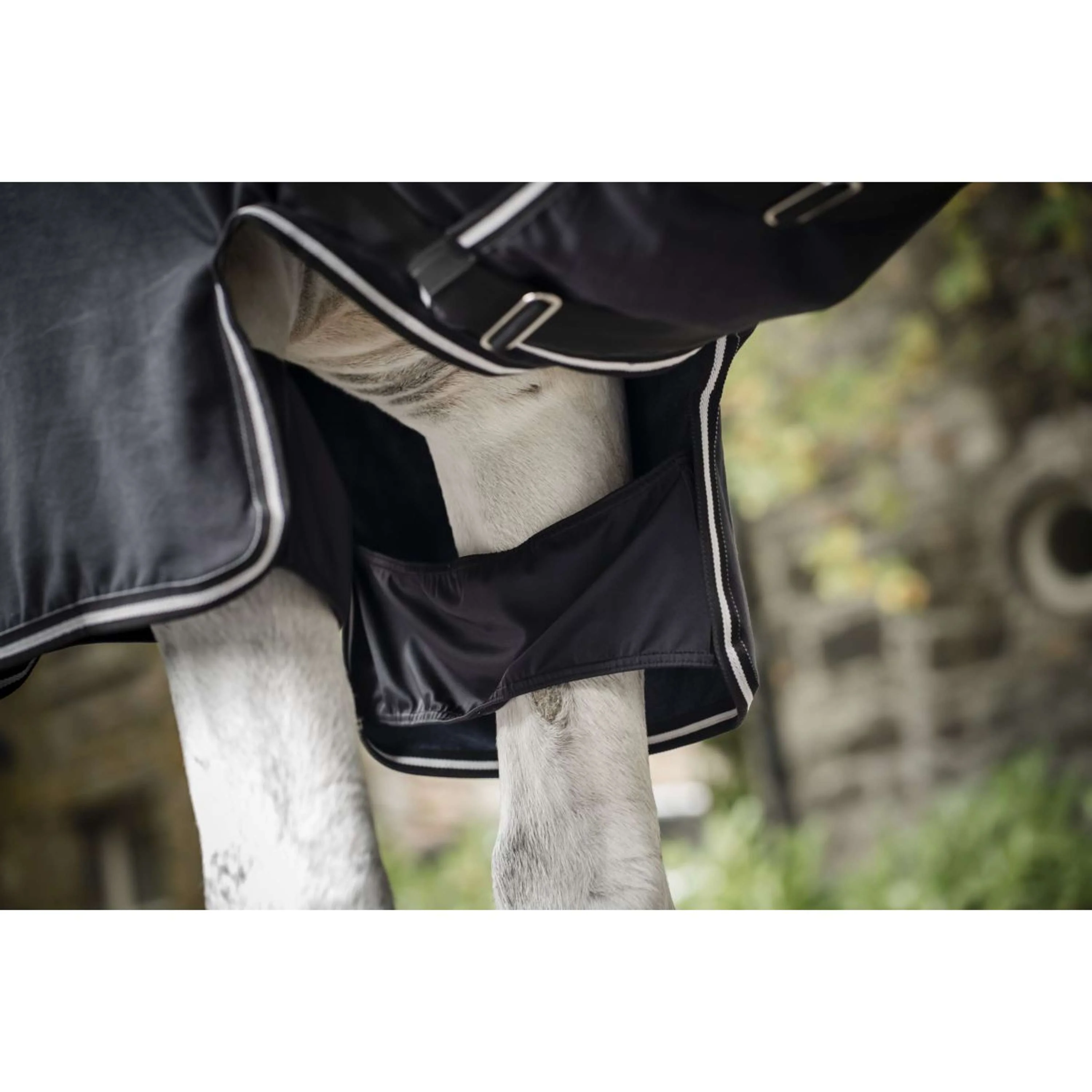 Horseware Show Ready Rug Black/Black/Silver - Image 6