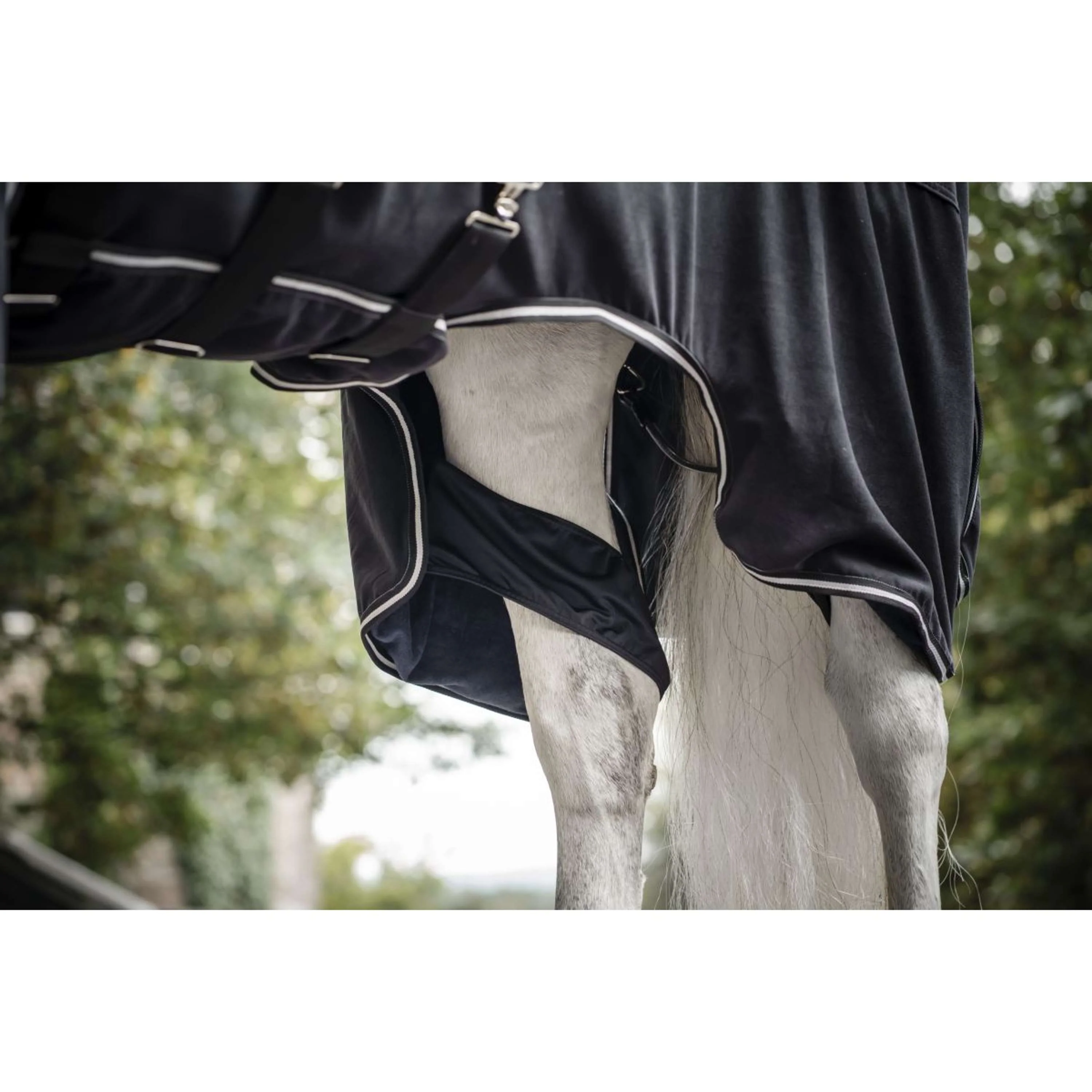 Horseware Show Ready Rug Black/Black/Silver - Image 8