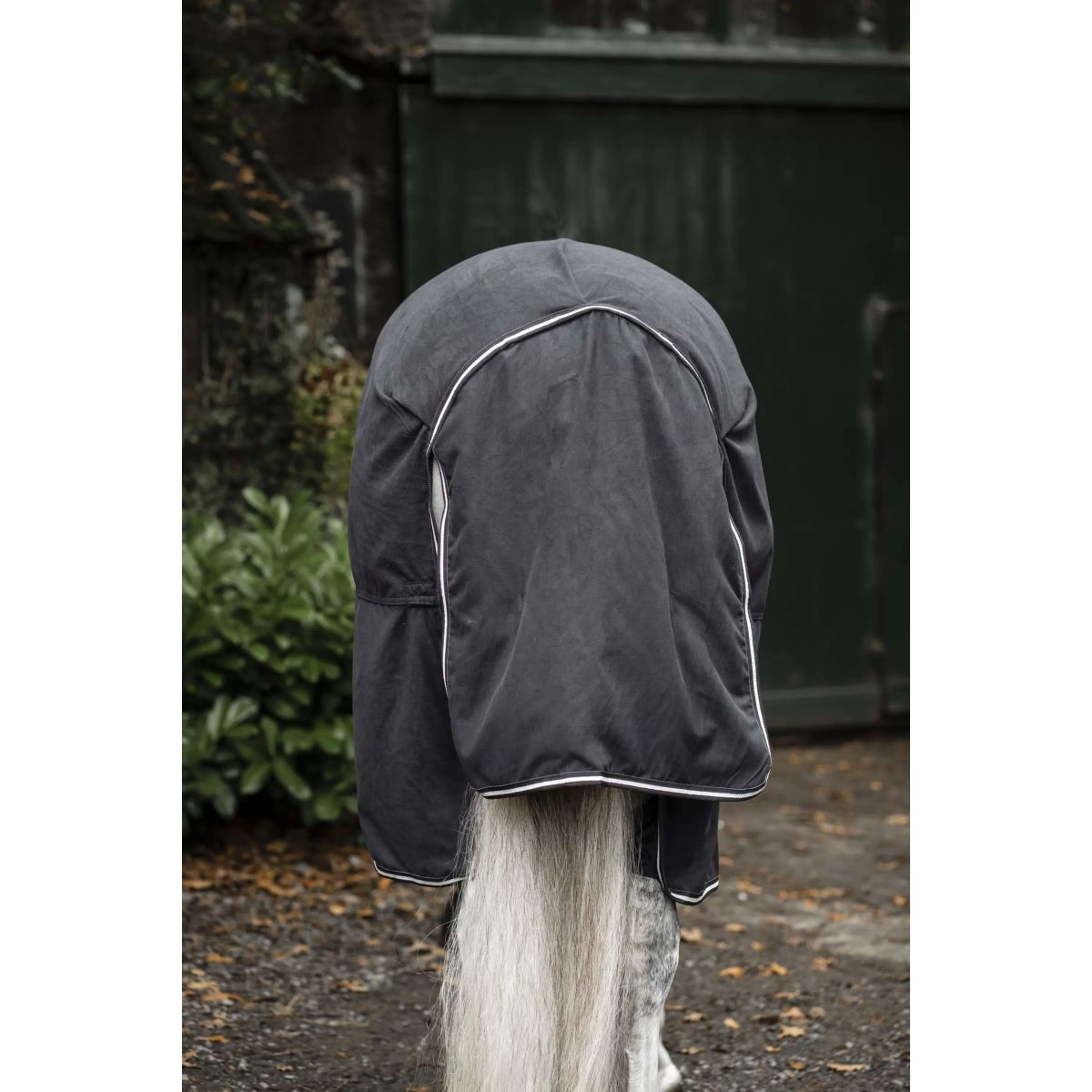 Horseware Show Ready Rug Black/Black/Silver - Image 9