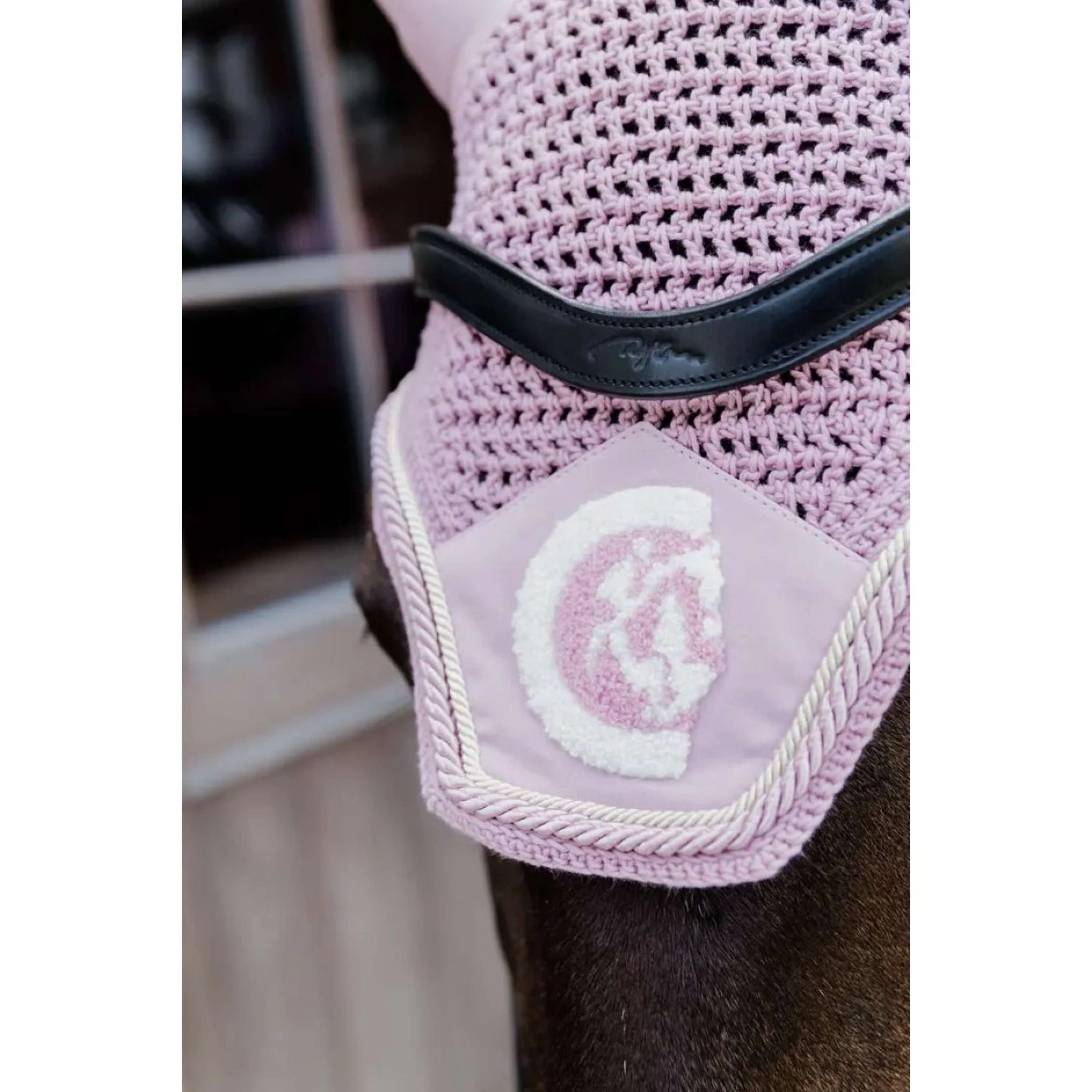Kentucky Horsewear Bonnet Anti-Mouches Wellington 3D Logo Rose clair - Image 4