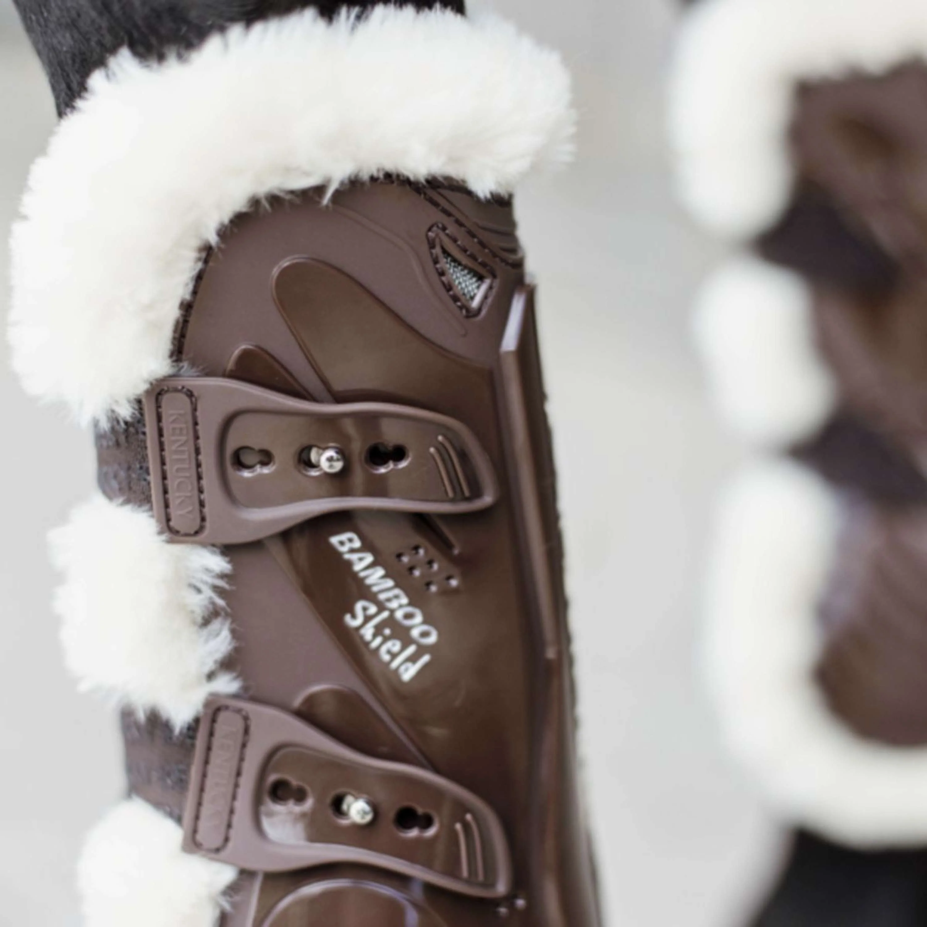 Kentucky Horsewear Protèges-Tendons Bamboo Elastic Vegan Sheepskin Marron - Image 2