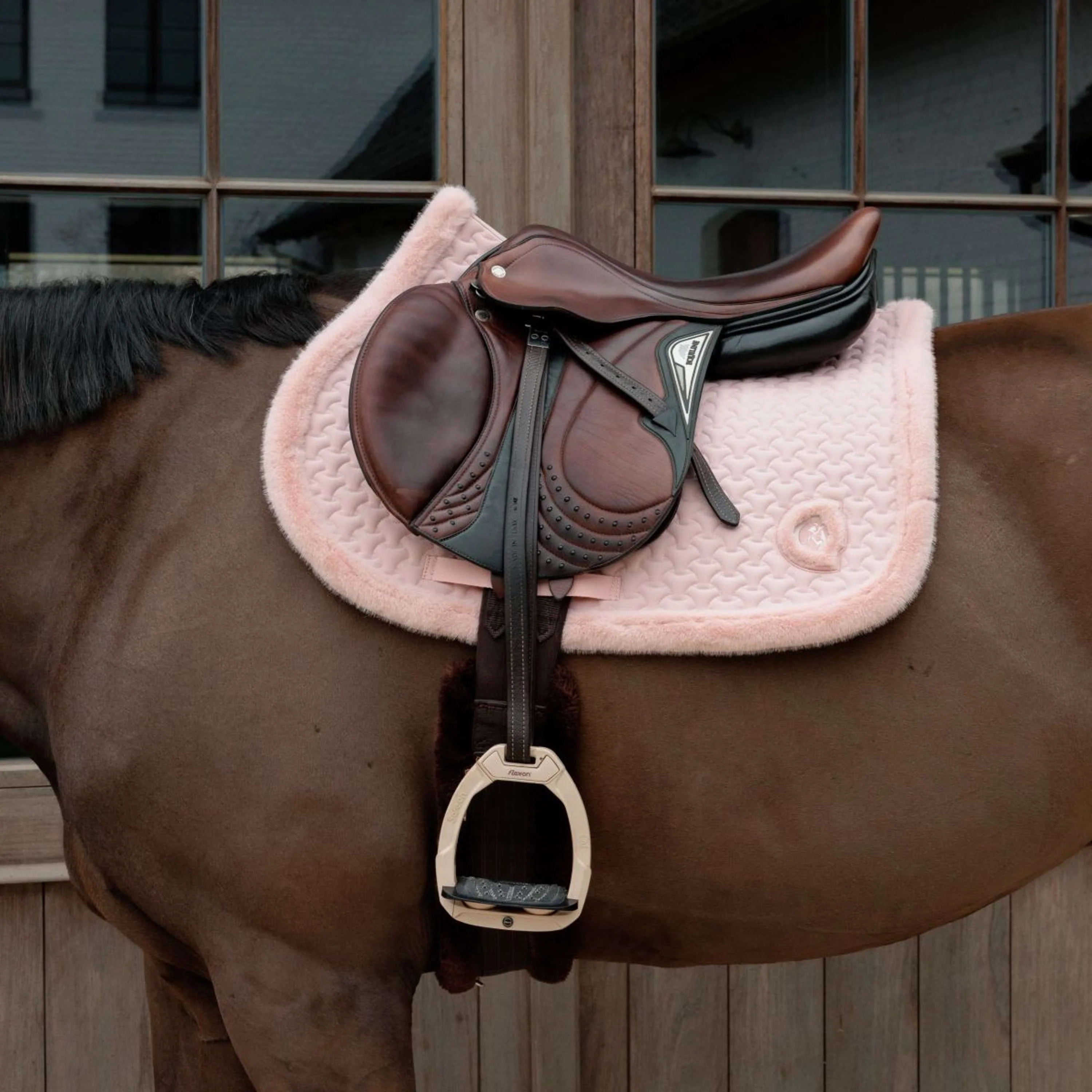 Kentucky Horsewear Tapis de Selle Fake Fur Onion Quilt de Saut Rose Vieux - Image 3