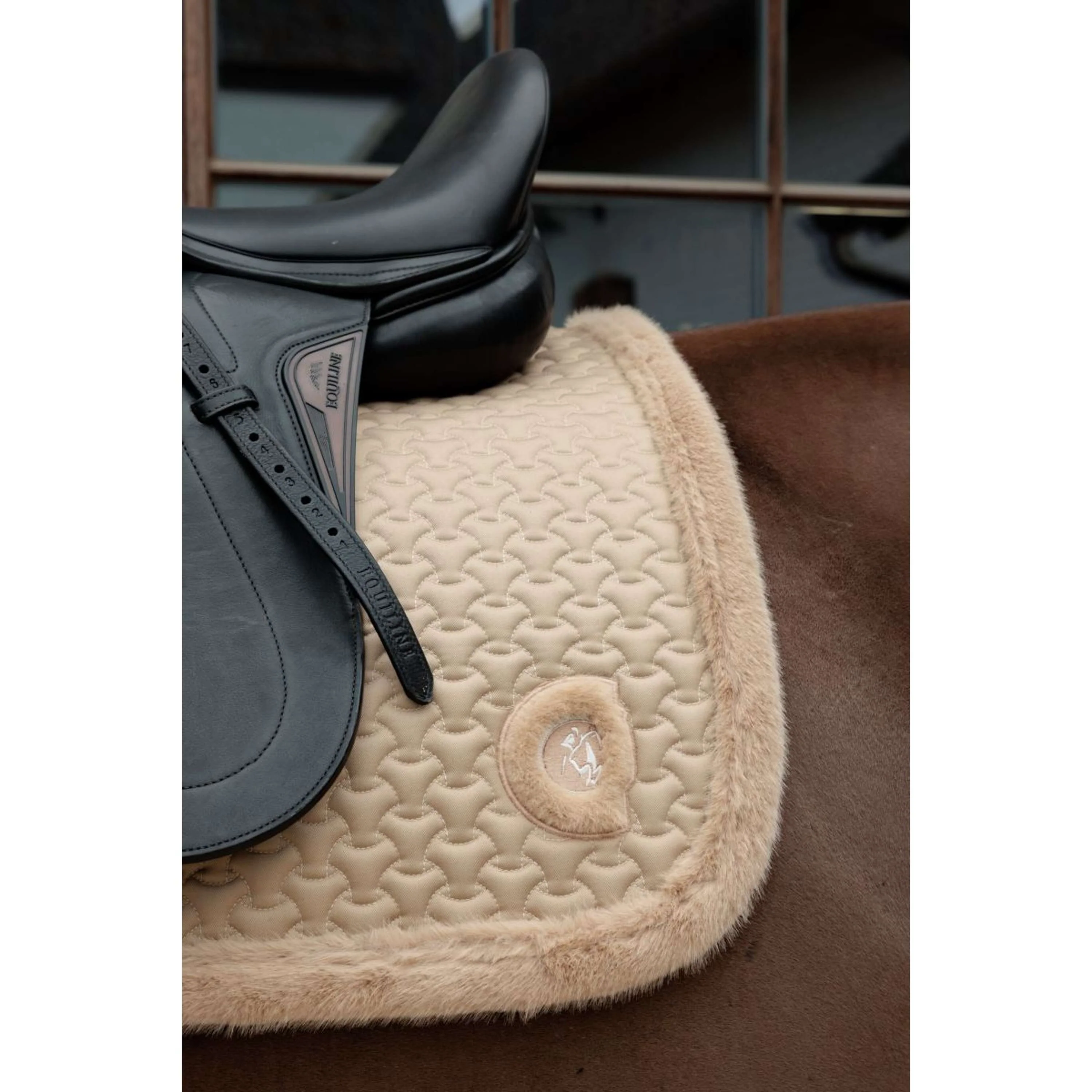 Kentucky Horsewear Tapis de Selle Fake Fur Onion Quilt Dressage Beige - Image 3