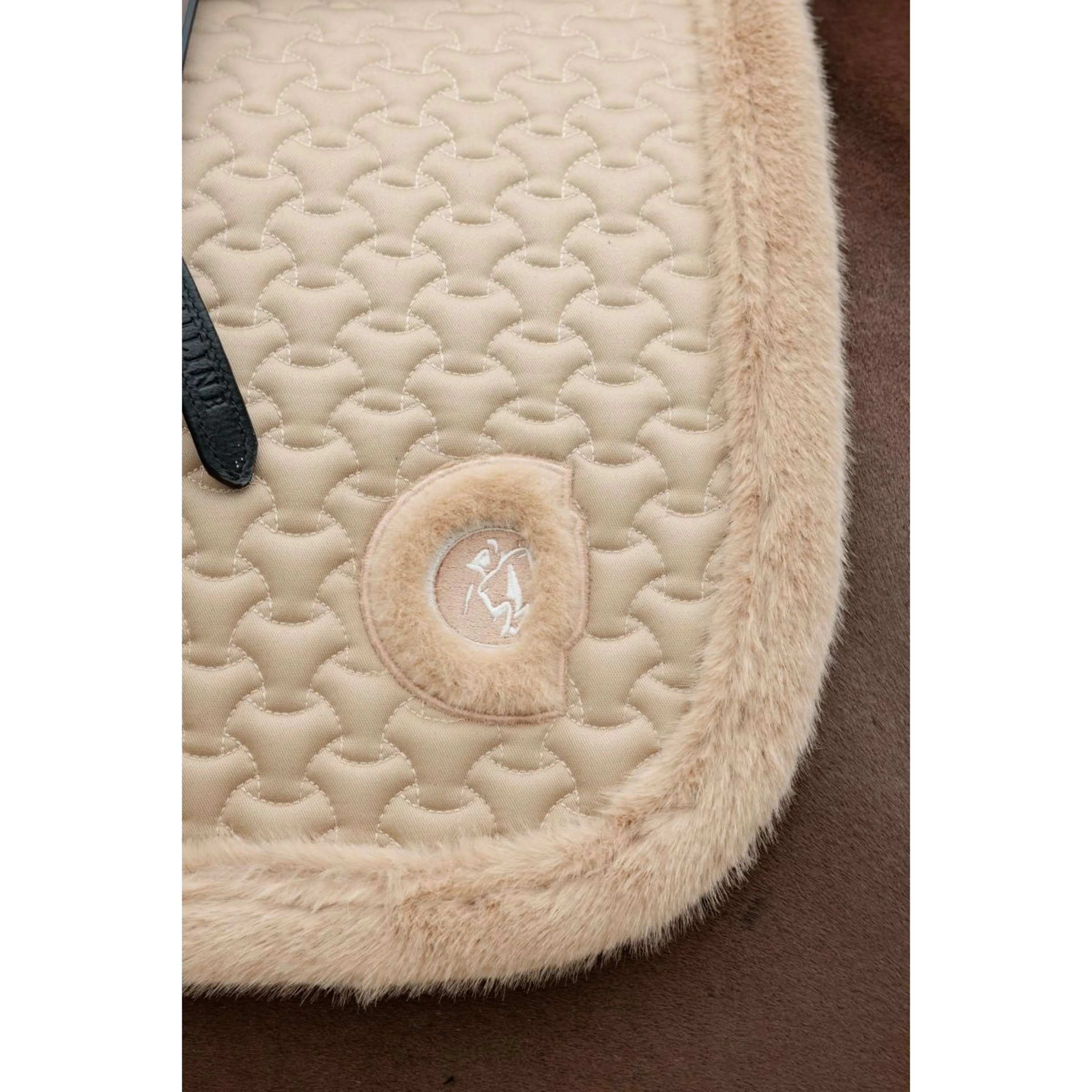 Kentucky Horsewear Tapis de Selle Fake Fur Onion Quilt Dressage Beige - Image 4