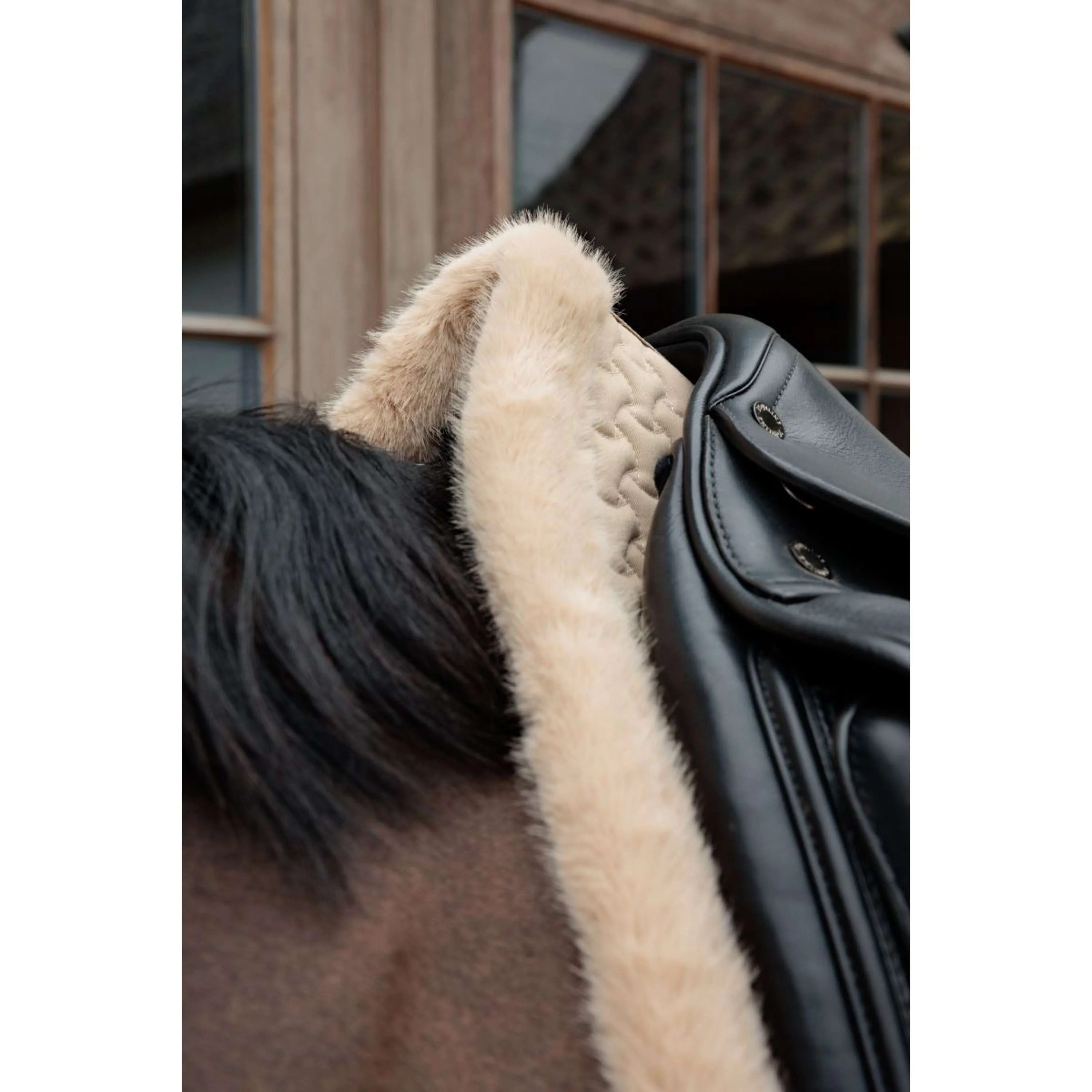 Kentucky Horsewear Tapis de Selle Fake Fur Onion Quilt Dressage Beige - Image 5