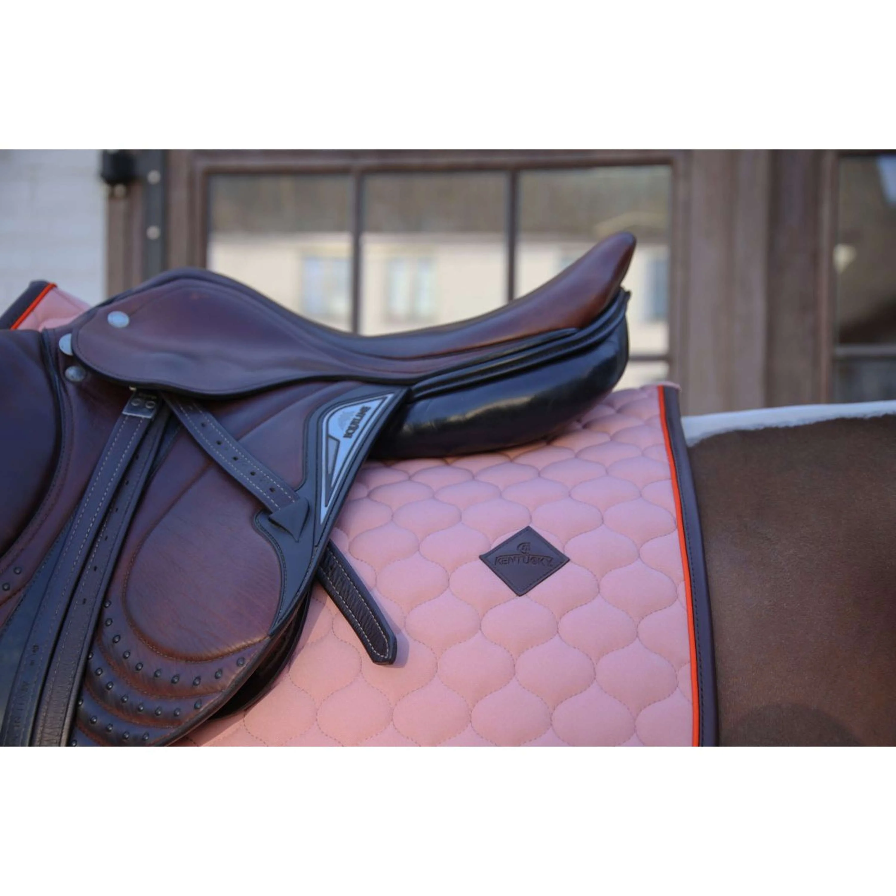 Kentucky Horsewear Tapis de Selle Onion Quilt Leather Neon de Saut Rose Vieux - Image 3