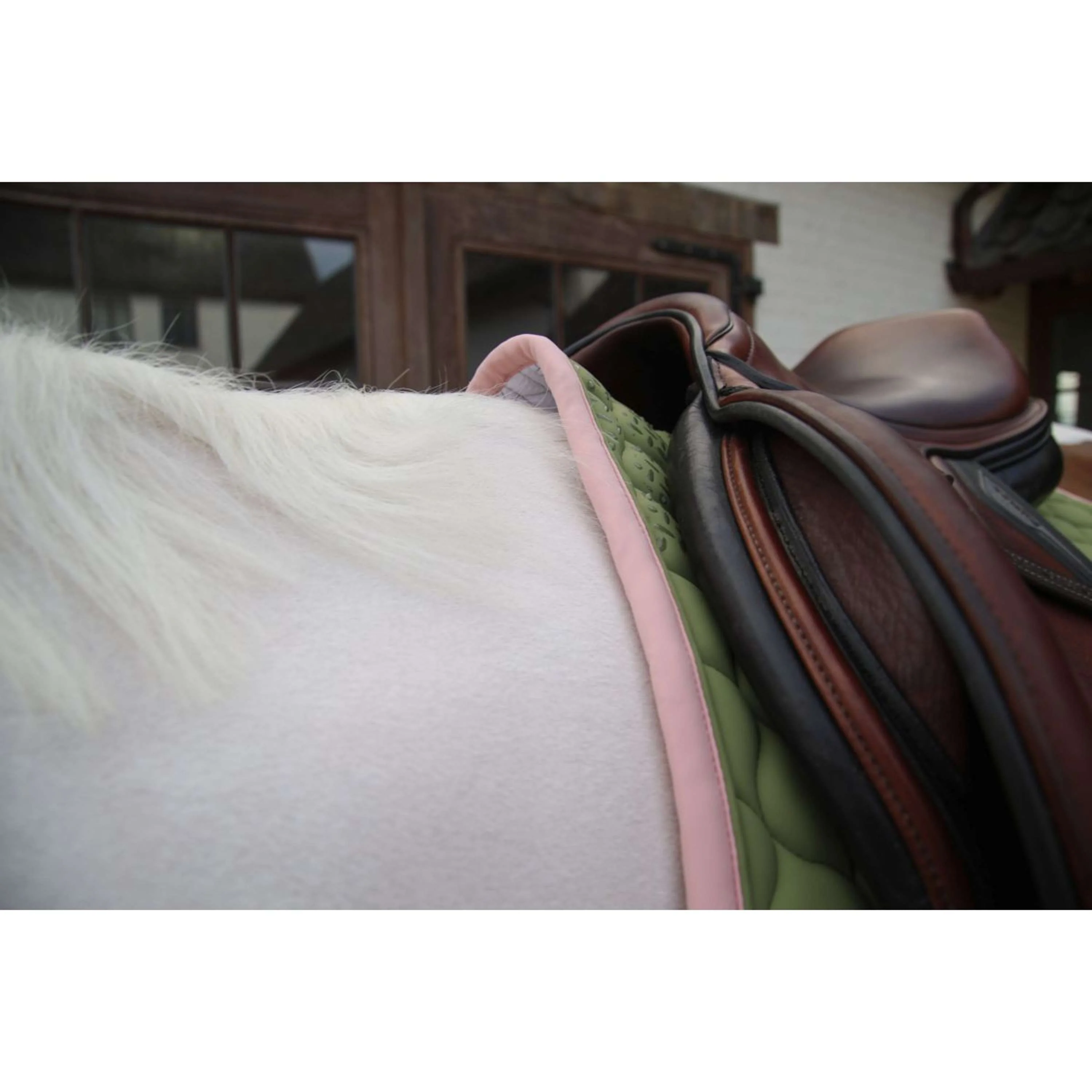 Kentucky Horsewear Tapis de Selle Softshell Onion Quilt de Saut Kaki/Vieux Rose - Image 5