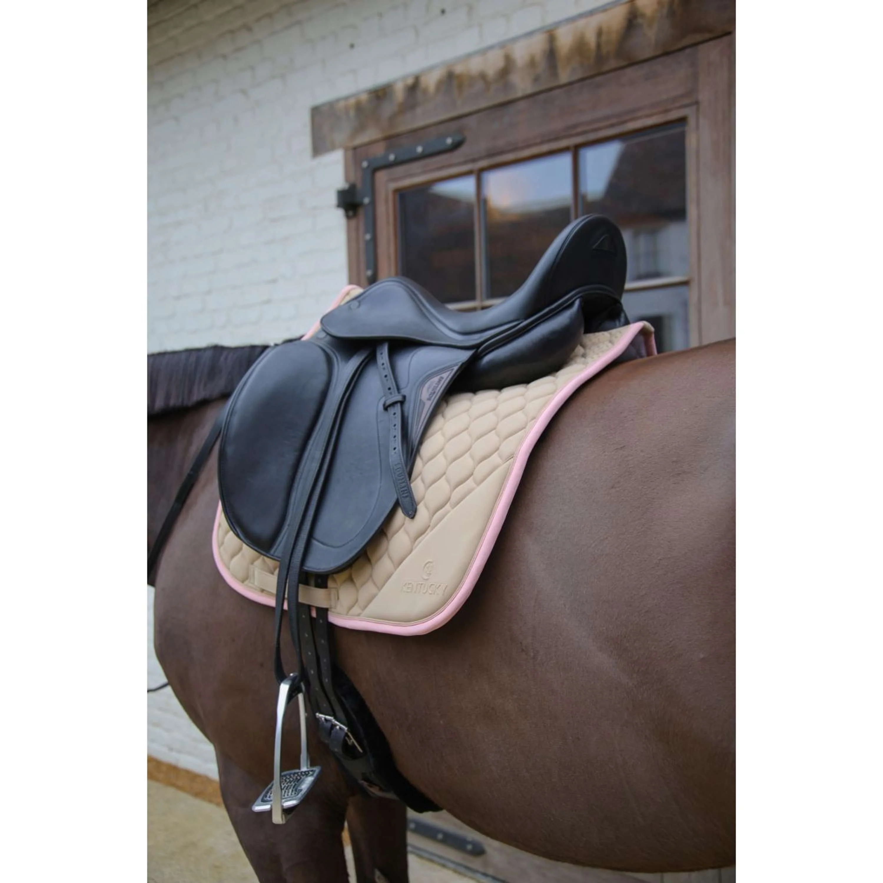Kentucky Horsewear Tapis de Selle Softshell Onion Quilt Dressage Beige/Vieux Rose - Image 4