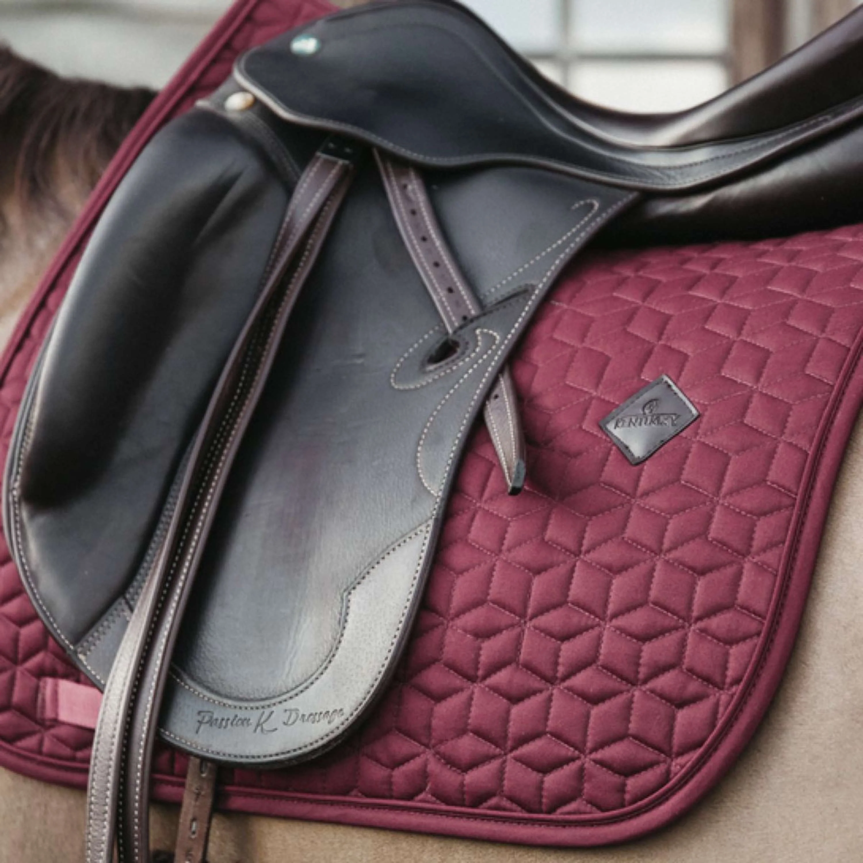 Kentucky Tapis de Selle Classic Dressage Bordeaux - Image 2