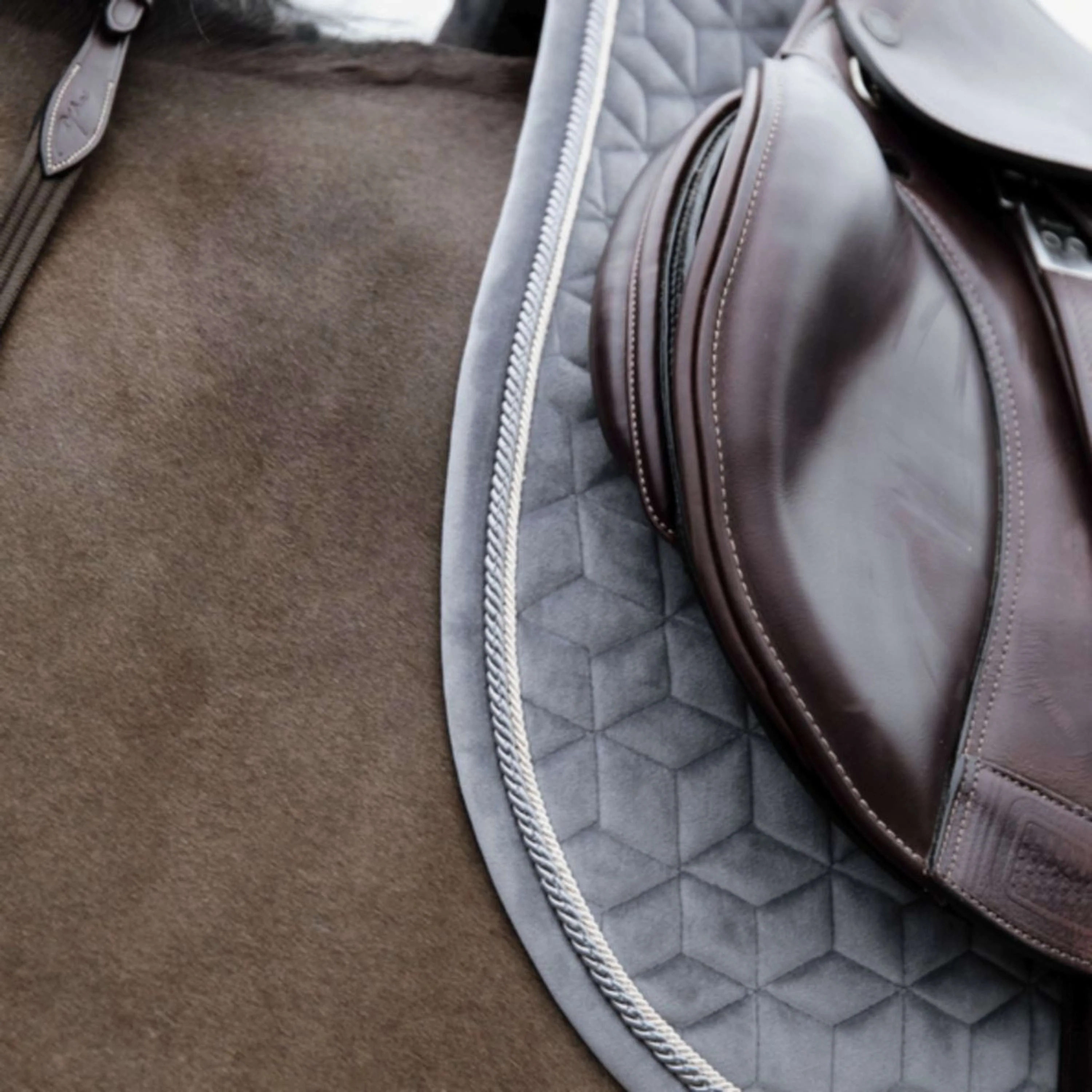Kentucky Tapis de Selle Basic Velvet de Saut Gris - Image 4