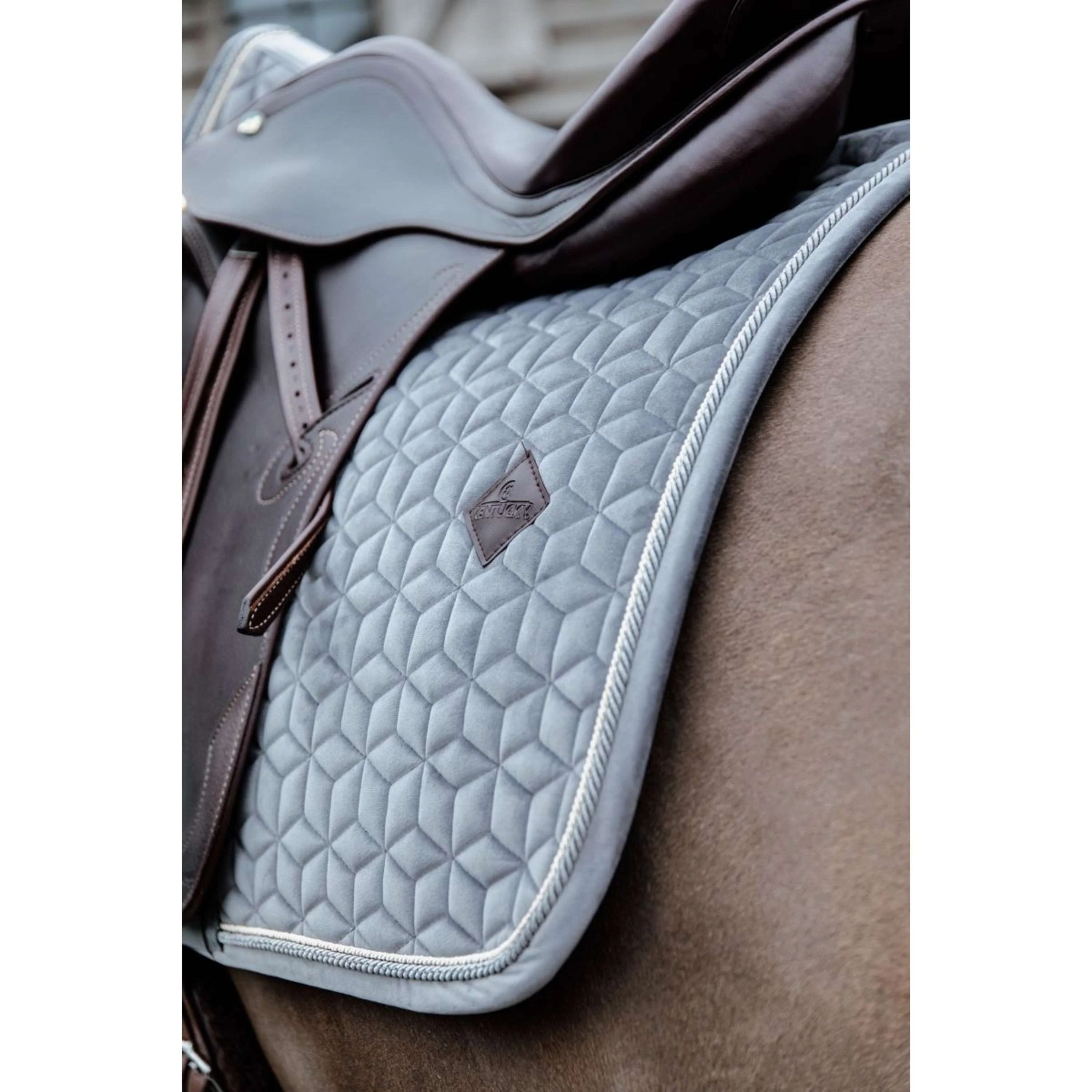 Kentucky Tapis de Selle Basic Velvet Dressage Gris - Image 5