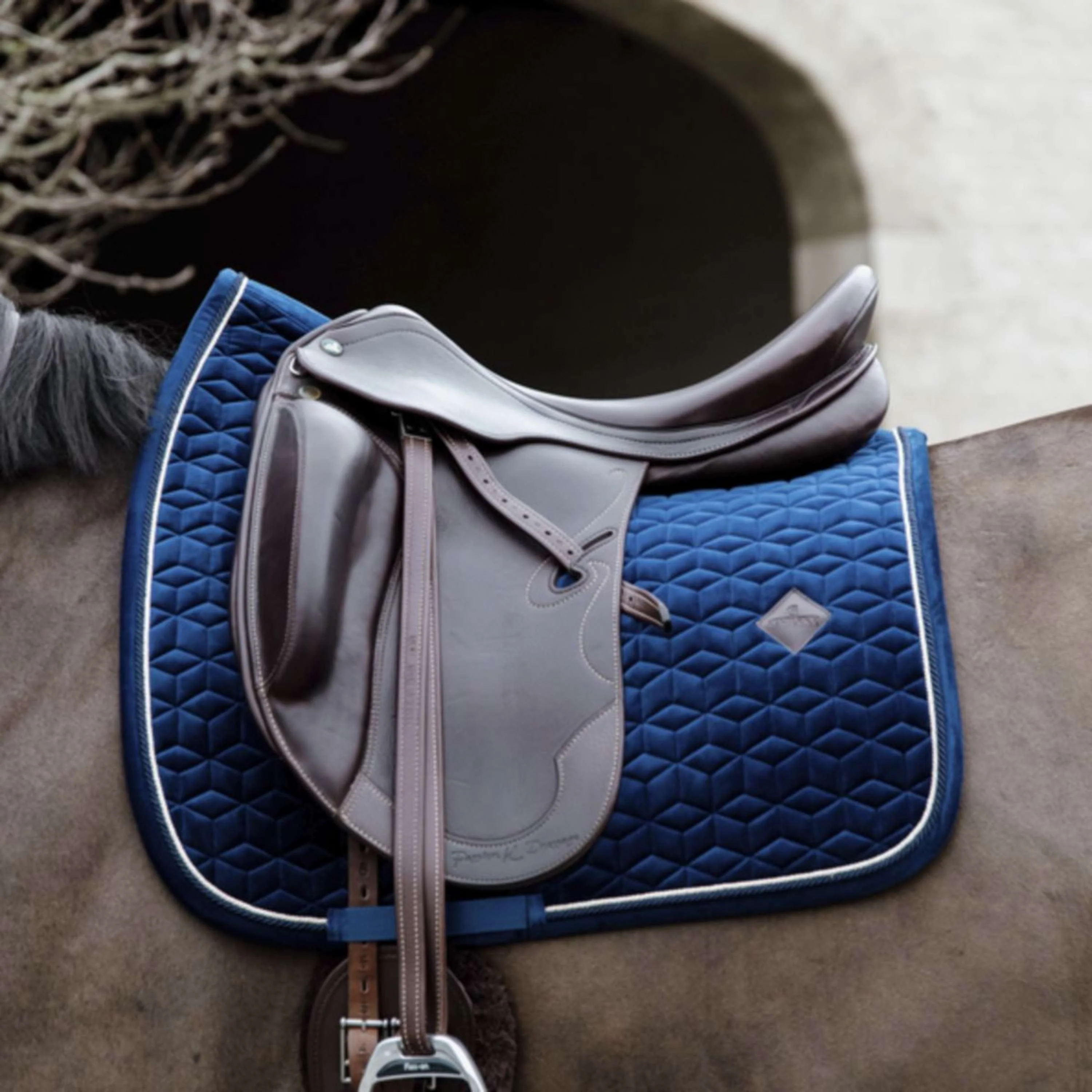 Kentucky Tapis de Selle Basic Velvet Dressage Marin - Image 2