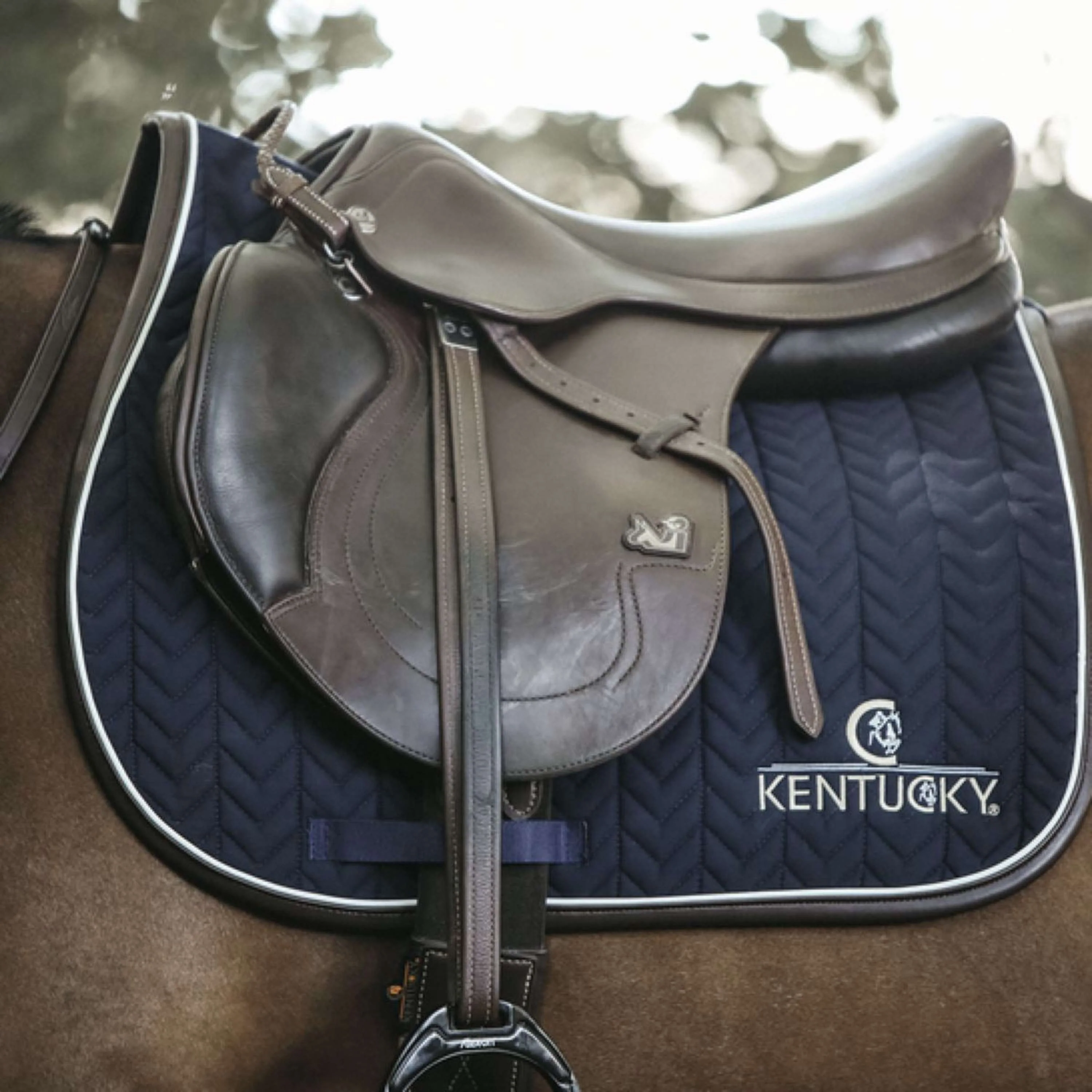 Kentucky Tapis de Selle De Saut Fishbone Leather Marin - Image 2