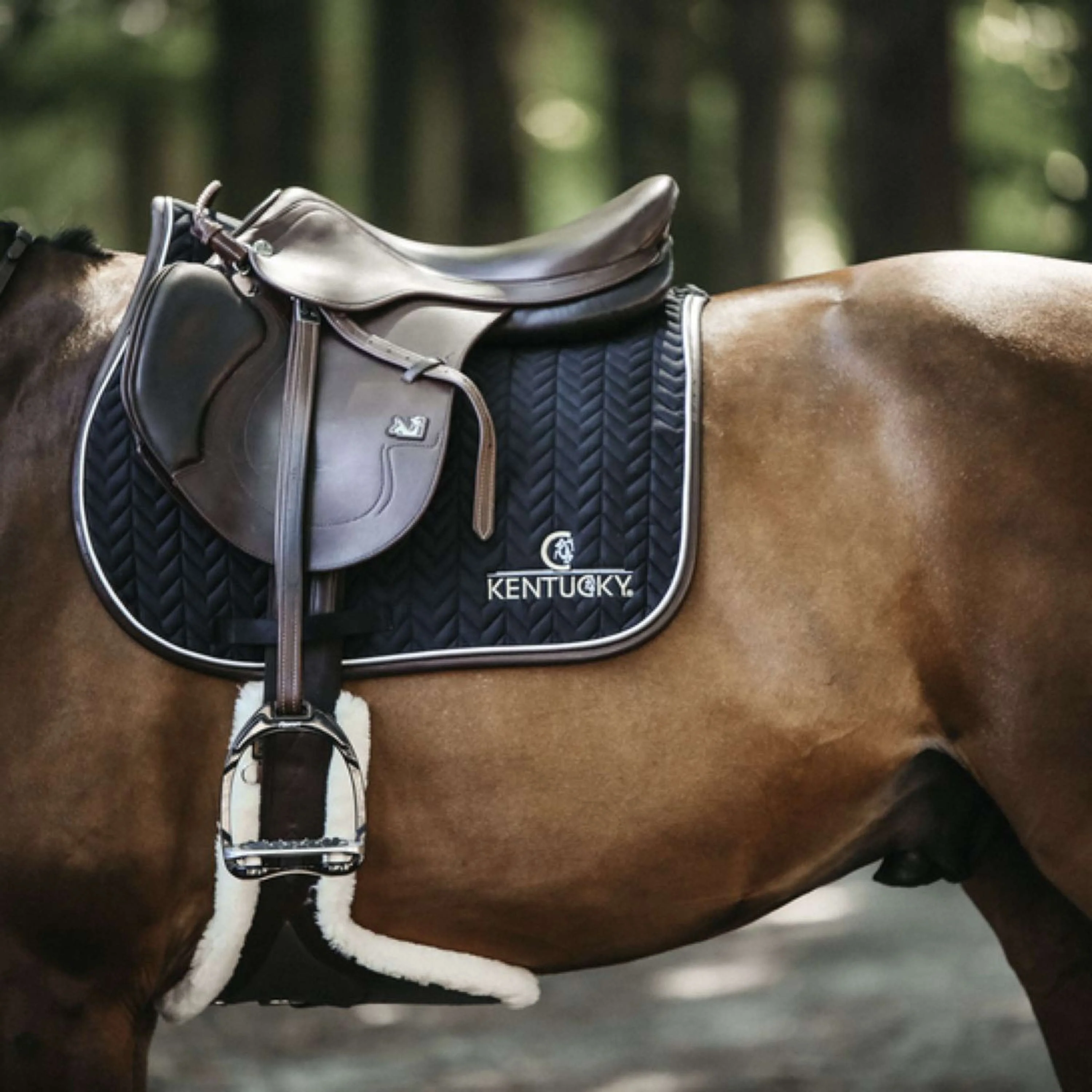 Kentucky Tapis de Selle De Saut Fishbone Leather Noir - Image 2
