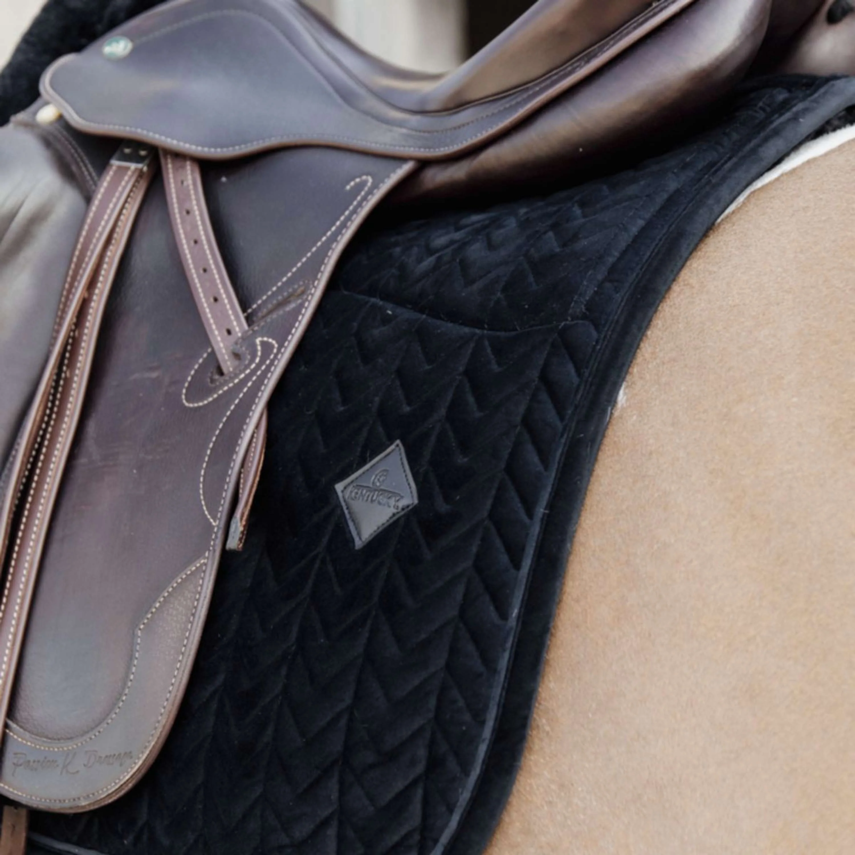 Kentucky Tapis de Selle Skin Friendly velours Dressage Noir - Image 2