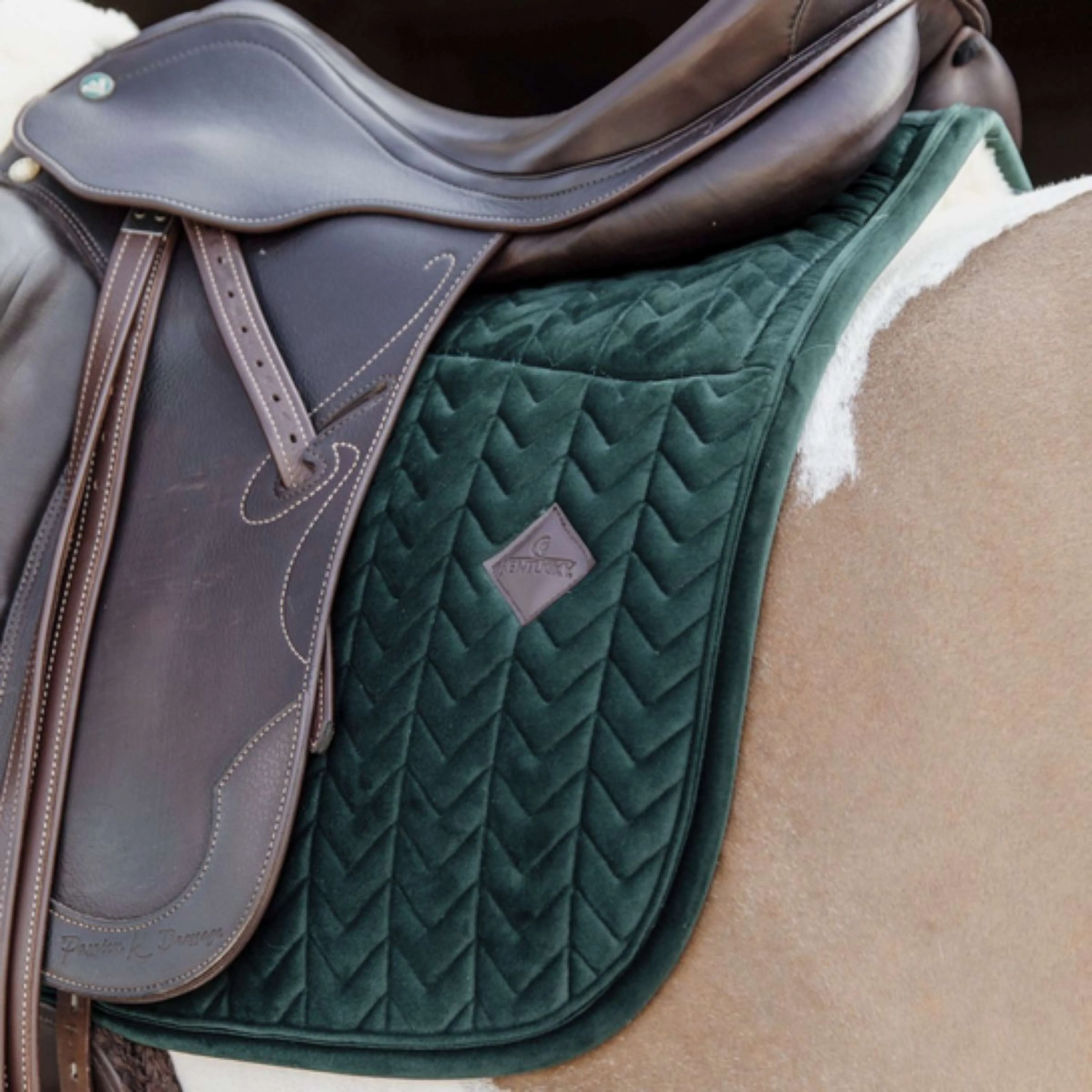 Kentucky Tapis de Selle Skin Friendly velours Dressage Pine Green - Image 2