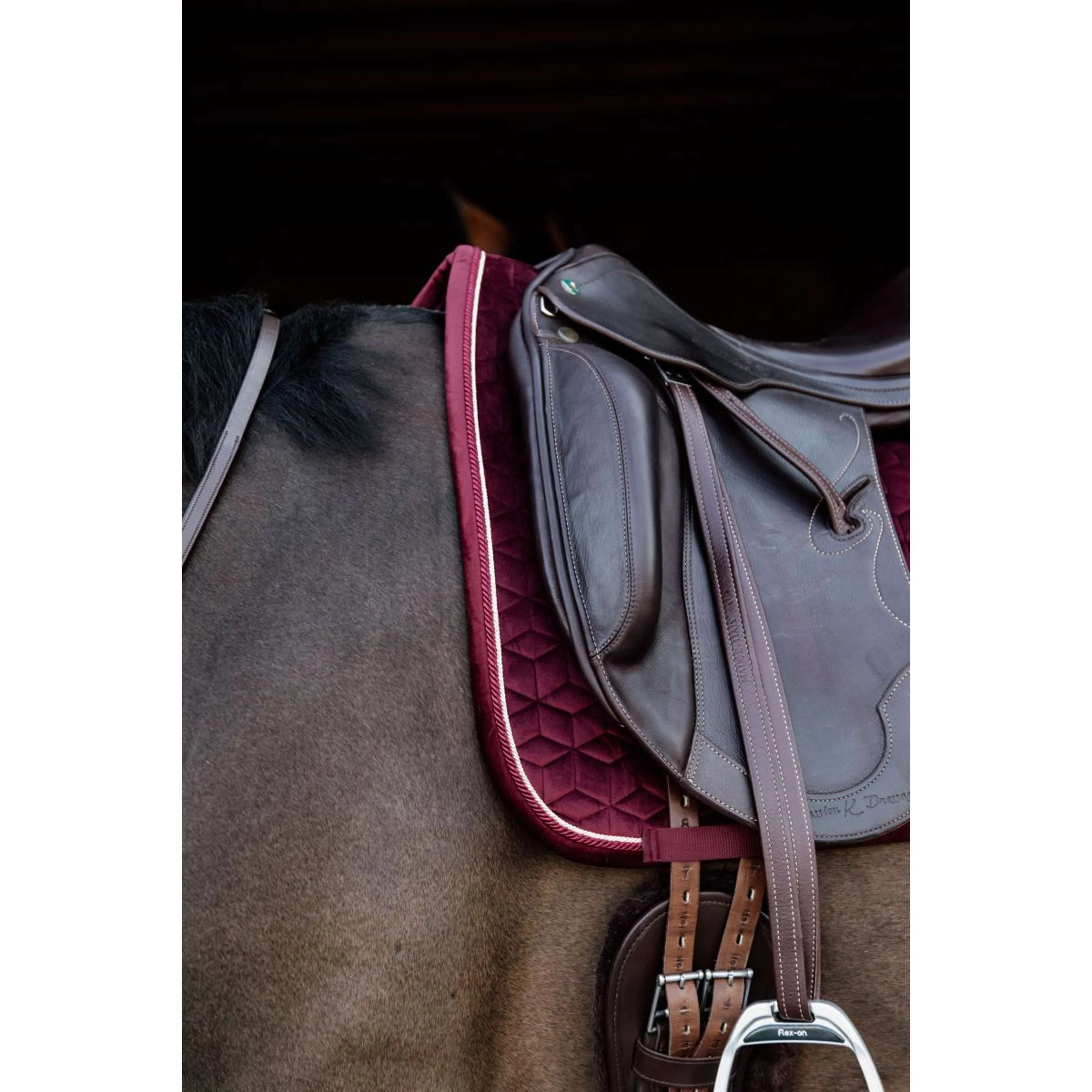 Kentucky Tapis de Selle Velvet Dressage Bordeaux - Image 5