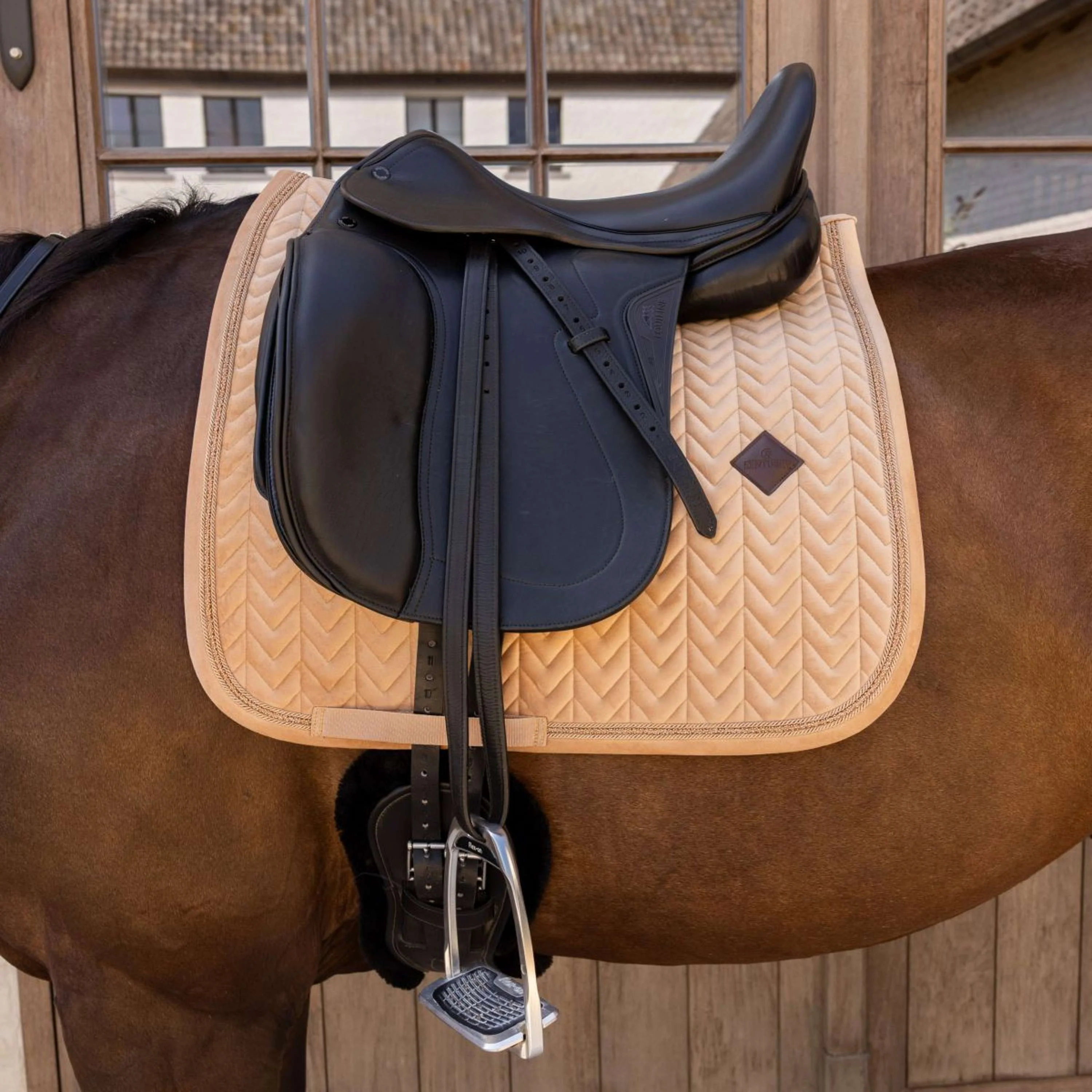 Kentucky Tapis de Selle Velvet Mini Pearls Dressage Beige - Image 3