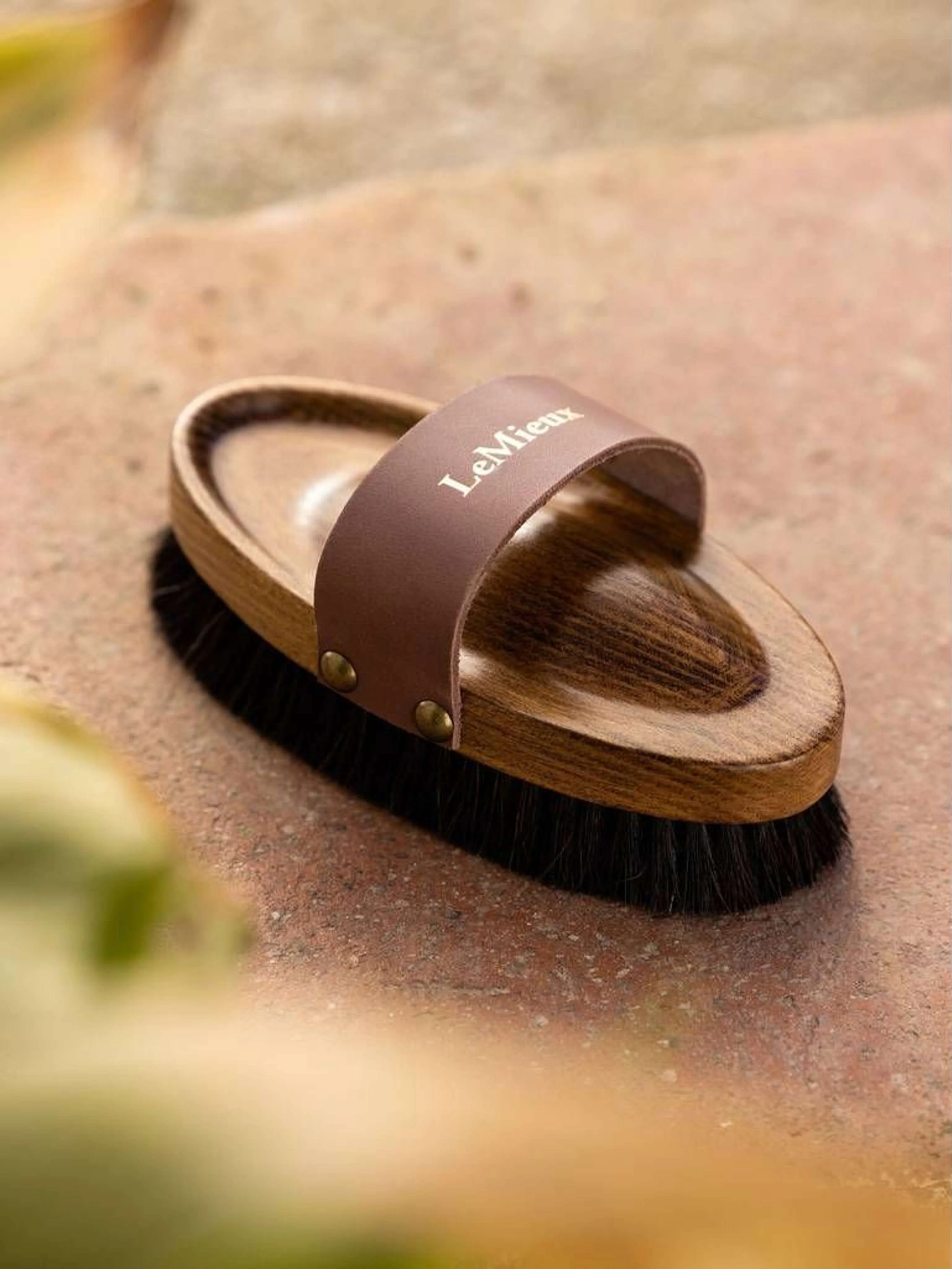 LeMieux Brosses Artisan Laine d'Agneau Marron - Image 3