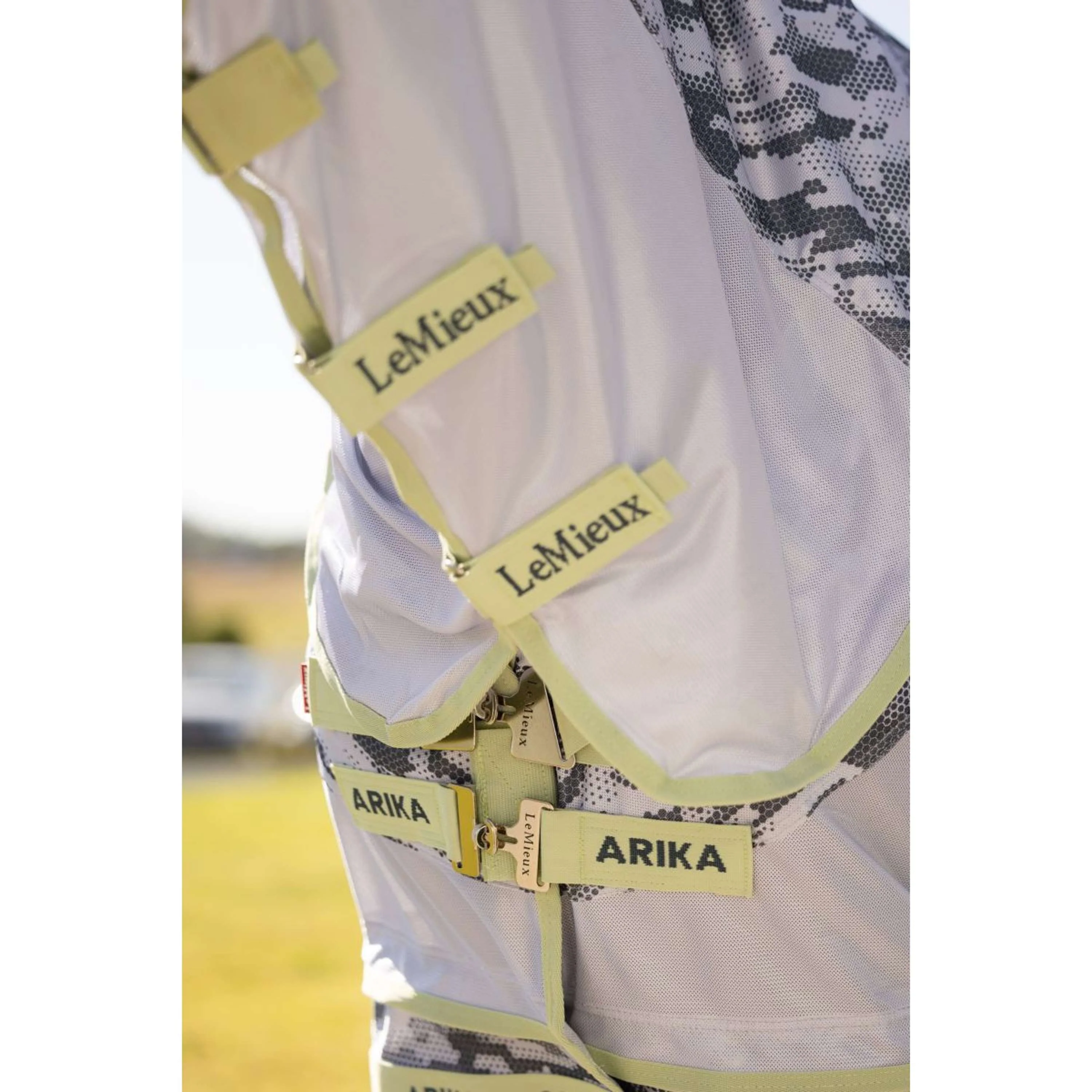 LeMieux Couverture Anti-Mouches Arika Camo-Tek avec Couvre-cou Macaron - Image 10