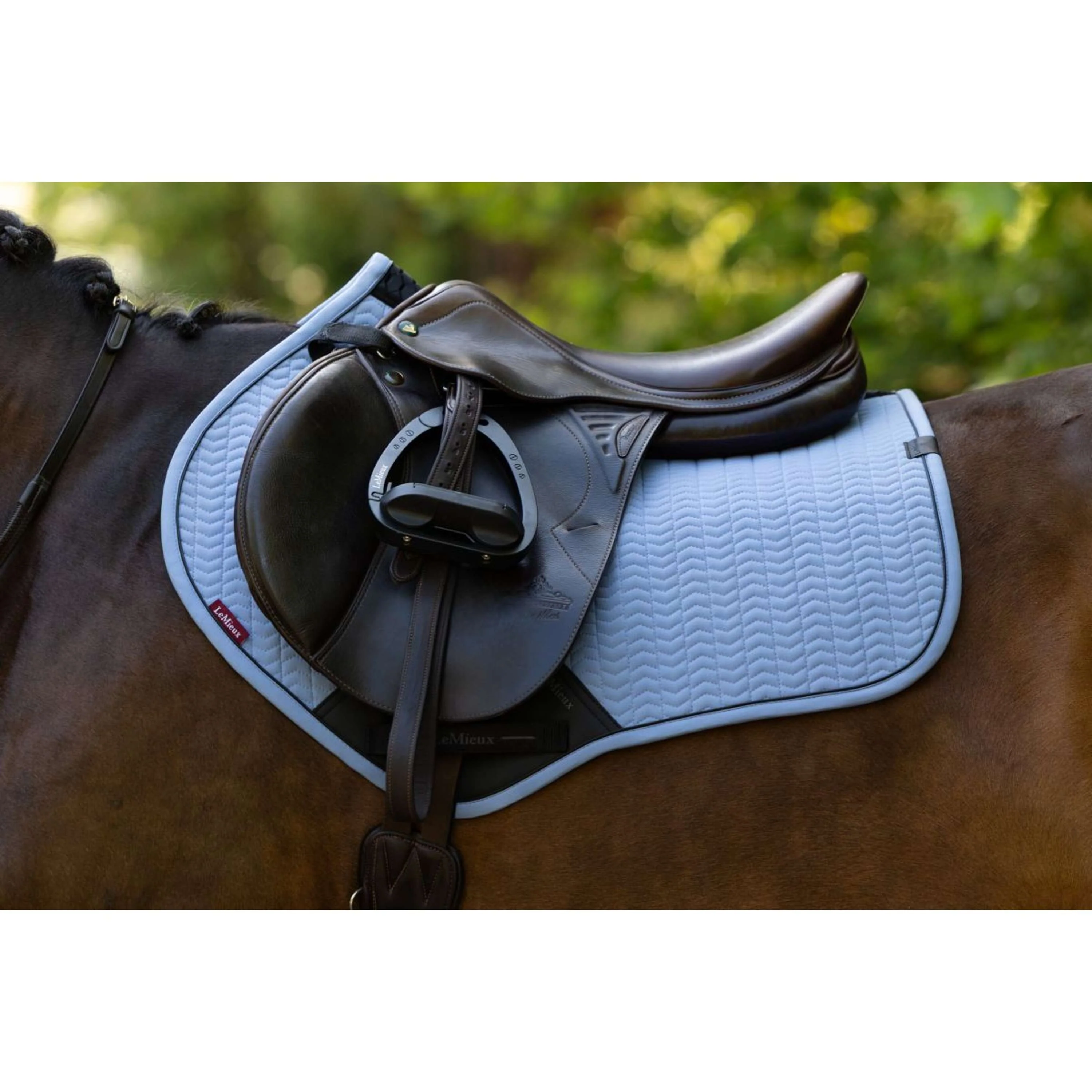 LeMieux Tapis de Selle Essence Close Contact Square de Saut Powder Blue - Image 2