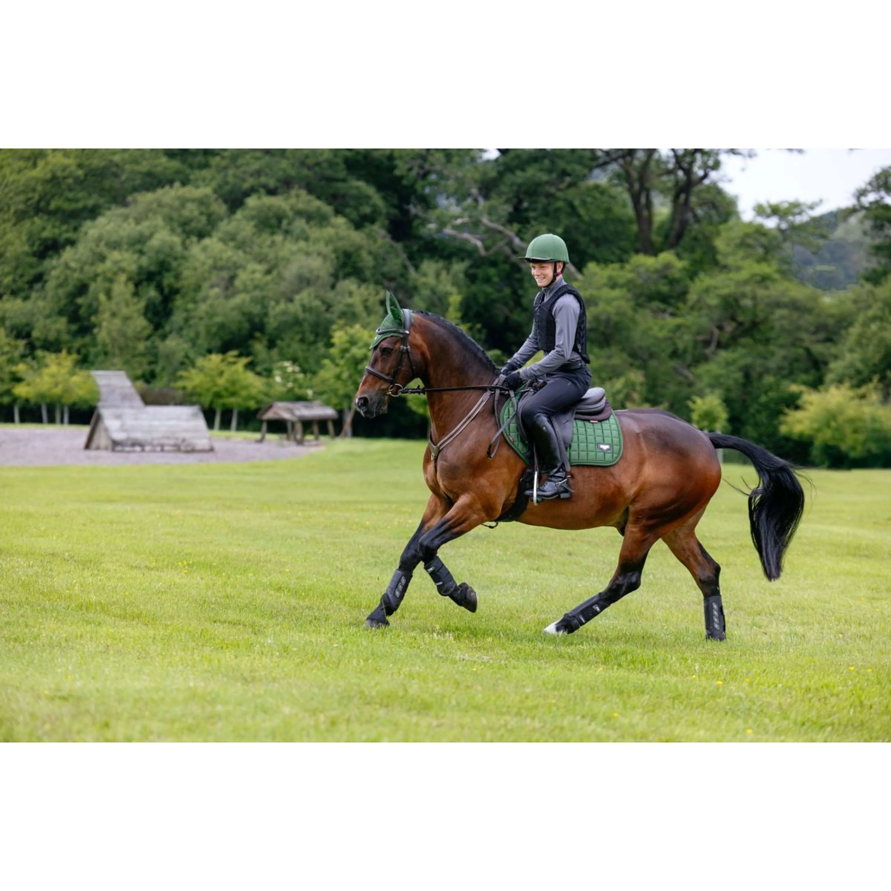 LeMieux Tapis de Selle Loire Classic Square Close Contact Hunter Green - Image 4