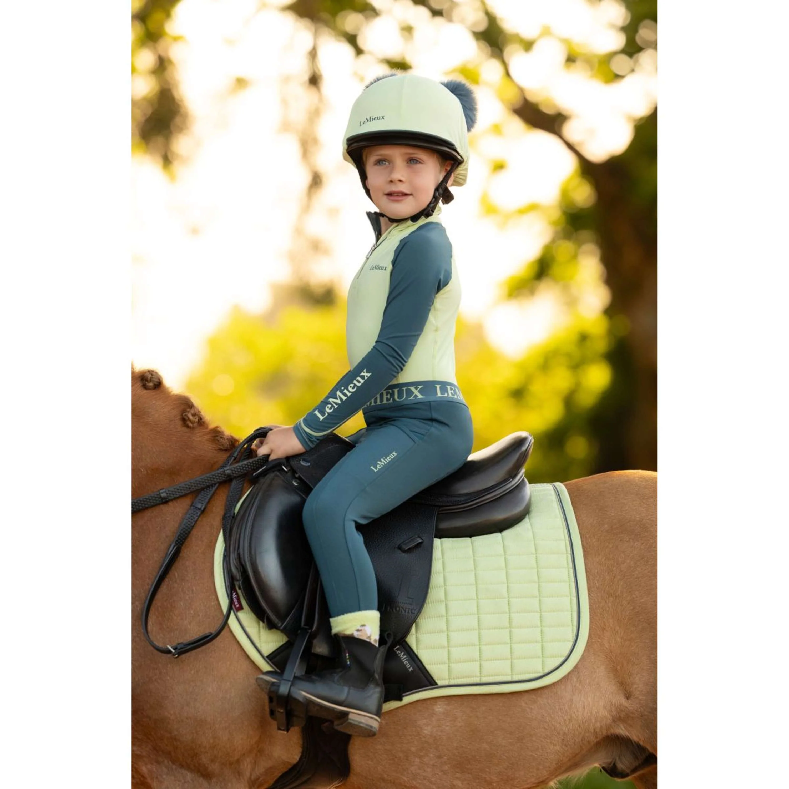 LeMieux Tapis de Selle Mini Suede Close Contact Square de Saut Macaron - Image 7