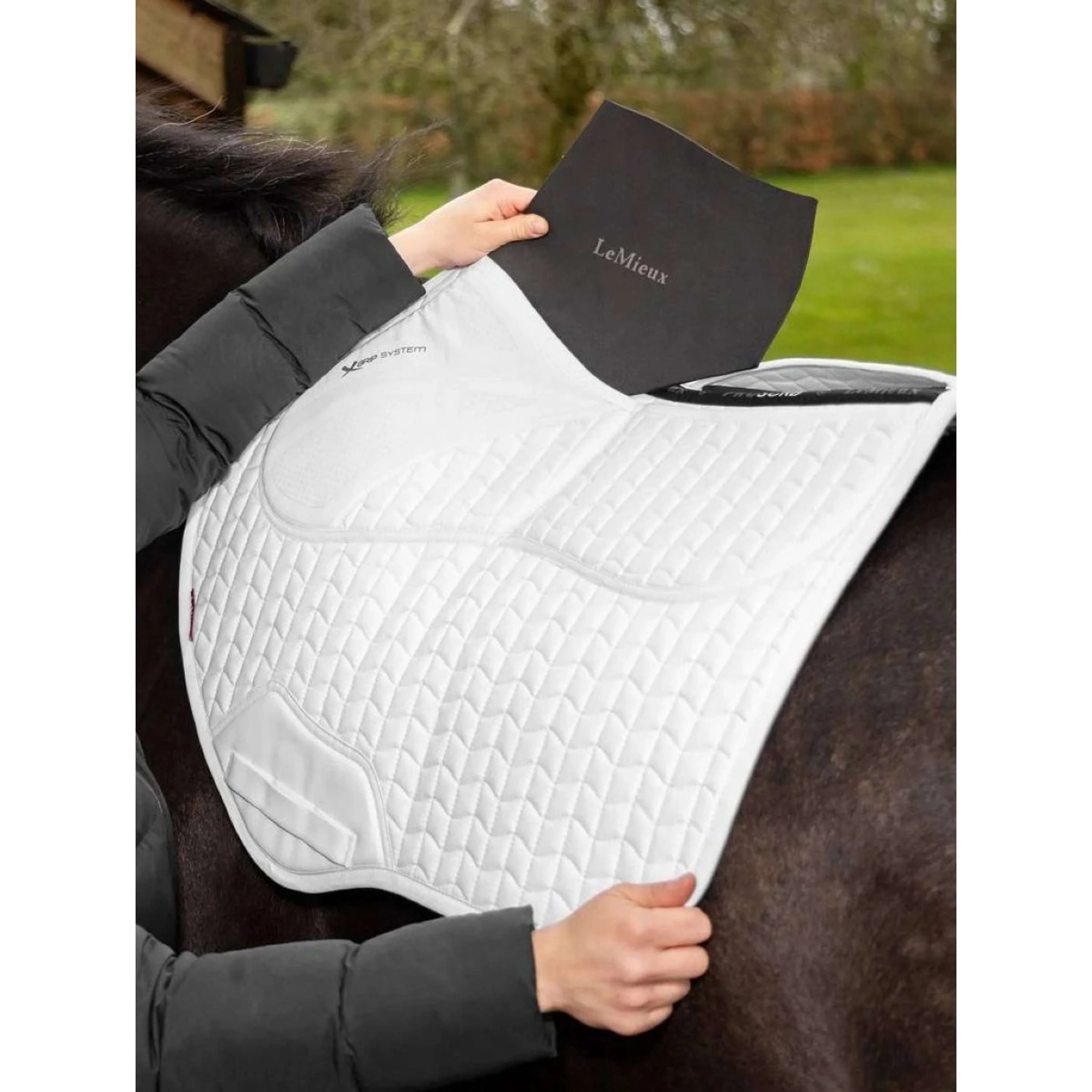 LeMieux Tapis de Selle Prosorb Plain 2 Pocket CC Blanc - Image 3