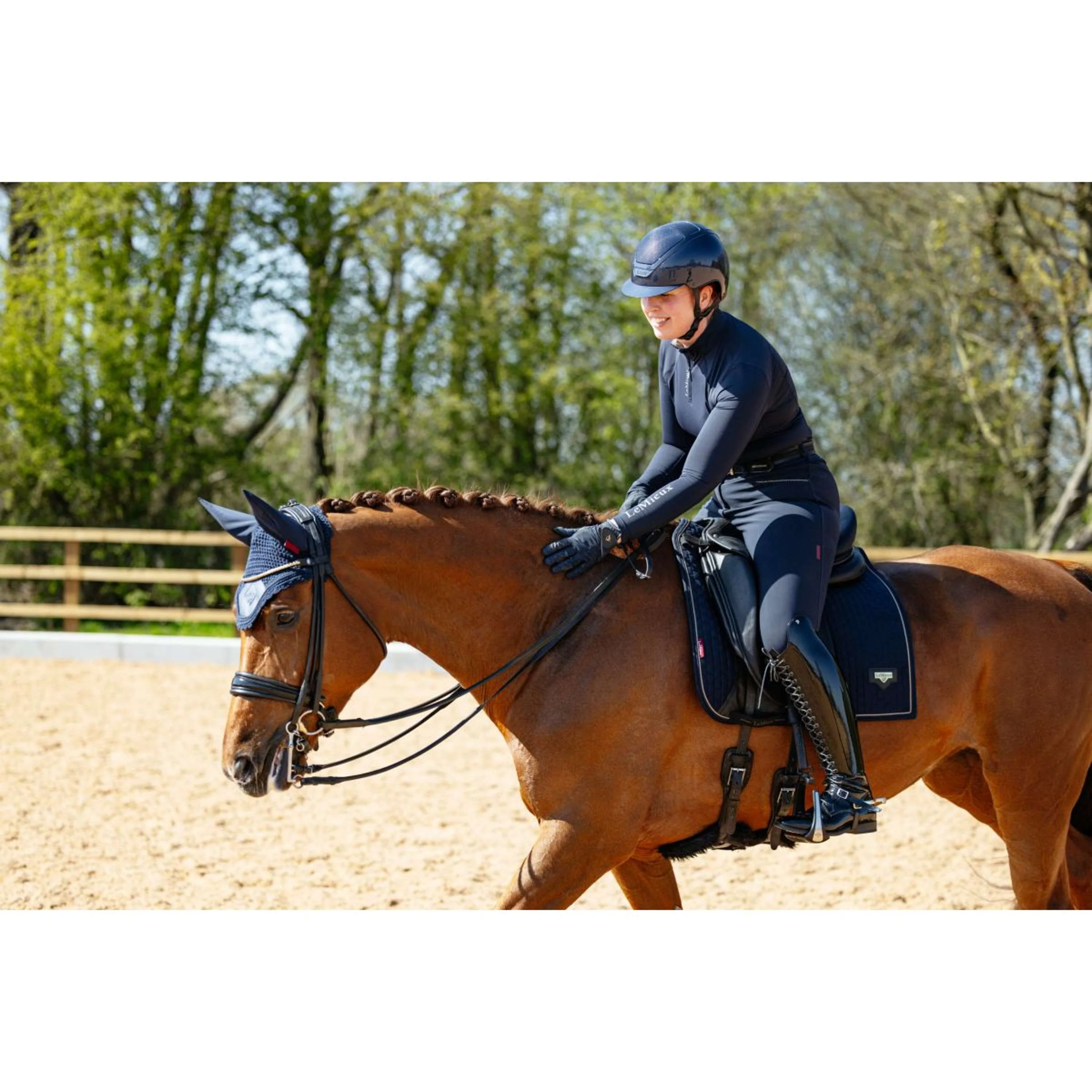 LeMieux Tapis de Selle Puissance Suede Dressage Marin - Image 3