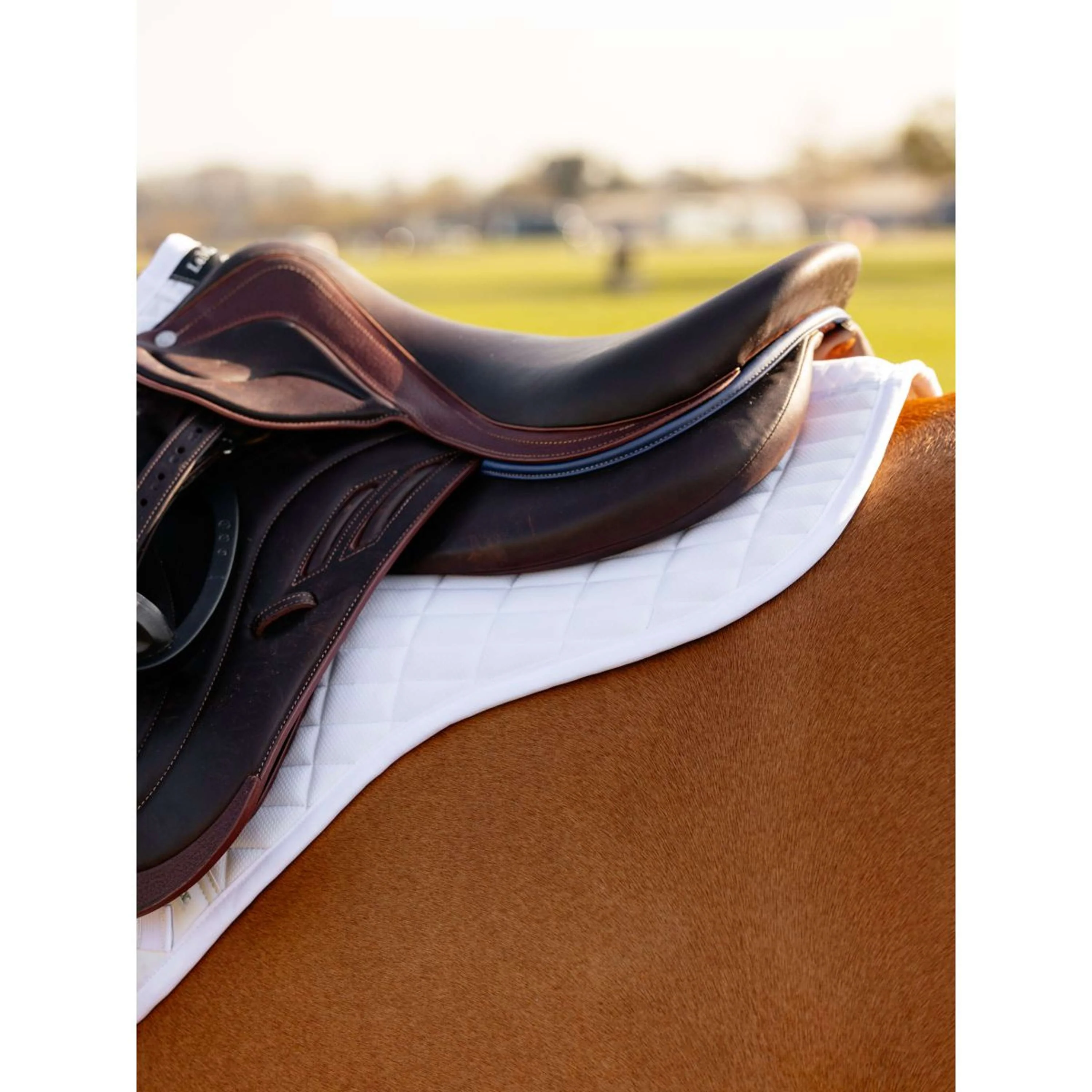 LeMieux Tapis de Selle Self-Cool Half Square Close Contact Blanc - Image 3