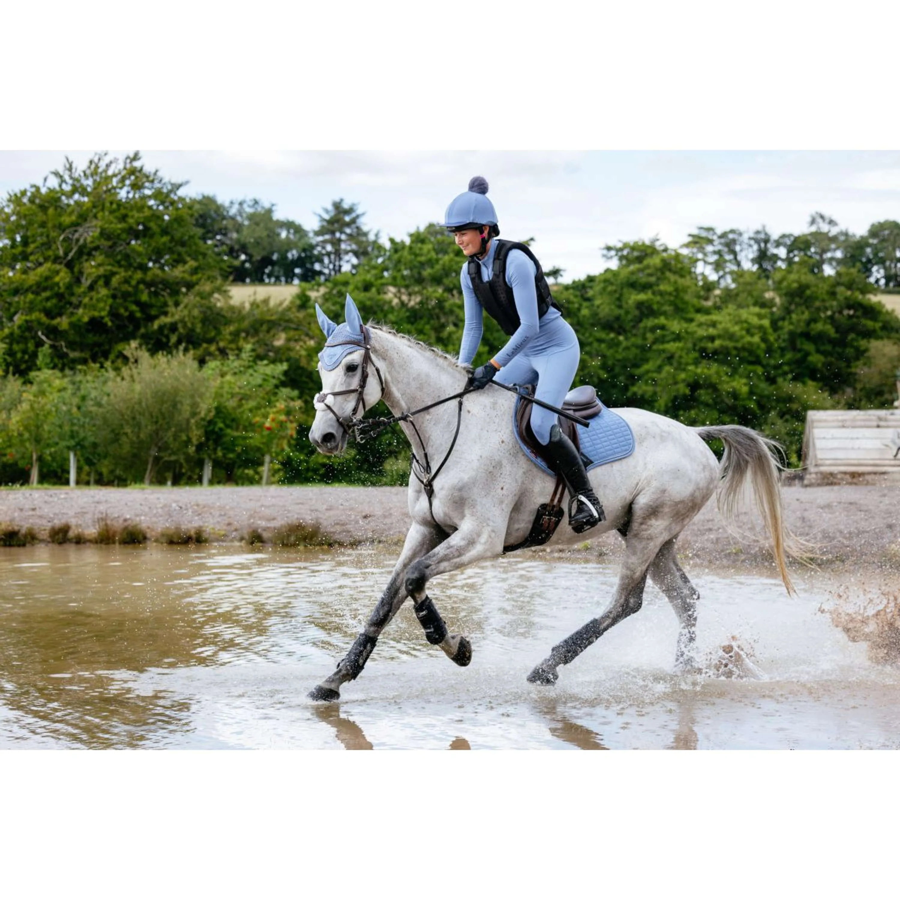 LeMieux Tapis de Selle Suede Close Contact Square de Saut Powder Blue - Image 12