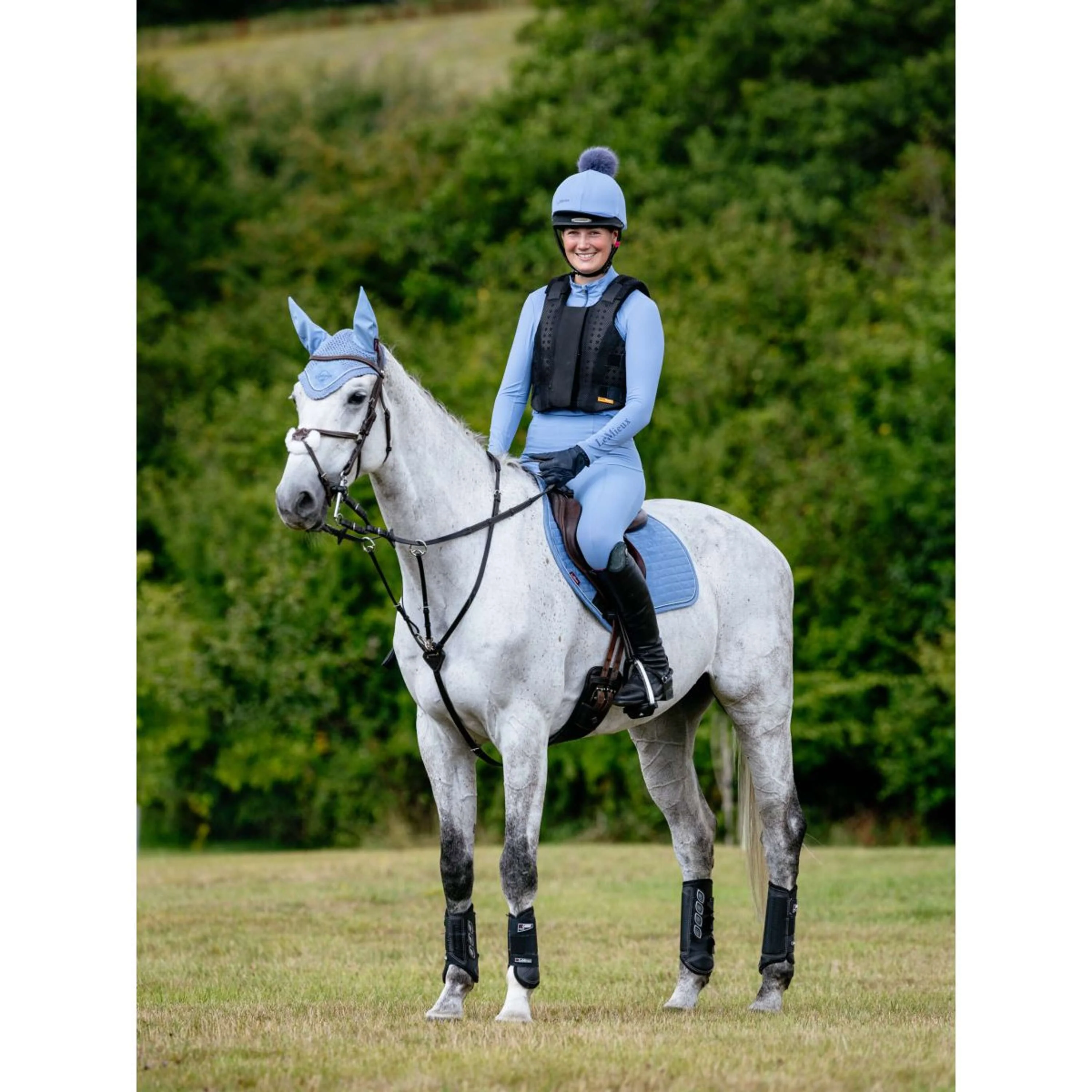 LeMieux Tapis de Selle Suede Close Contact Square de Saut Powder Blue - Image 19