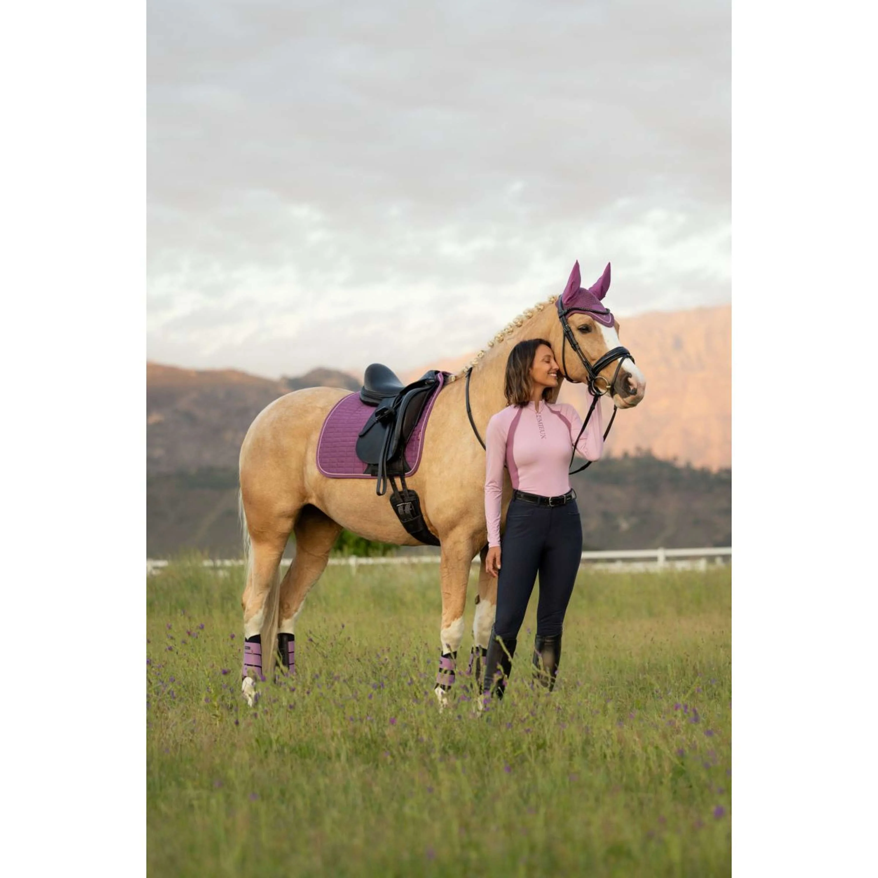 LeMieux Tapis de Selle Suede Square Dressage Mallow - Image 6
