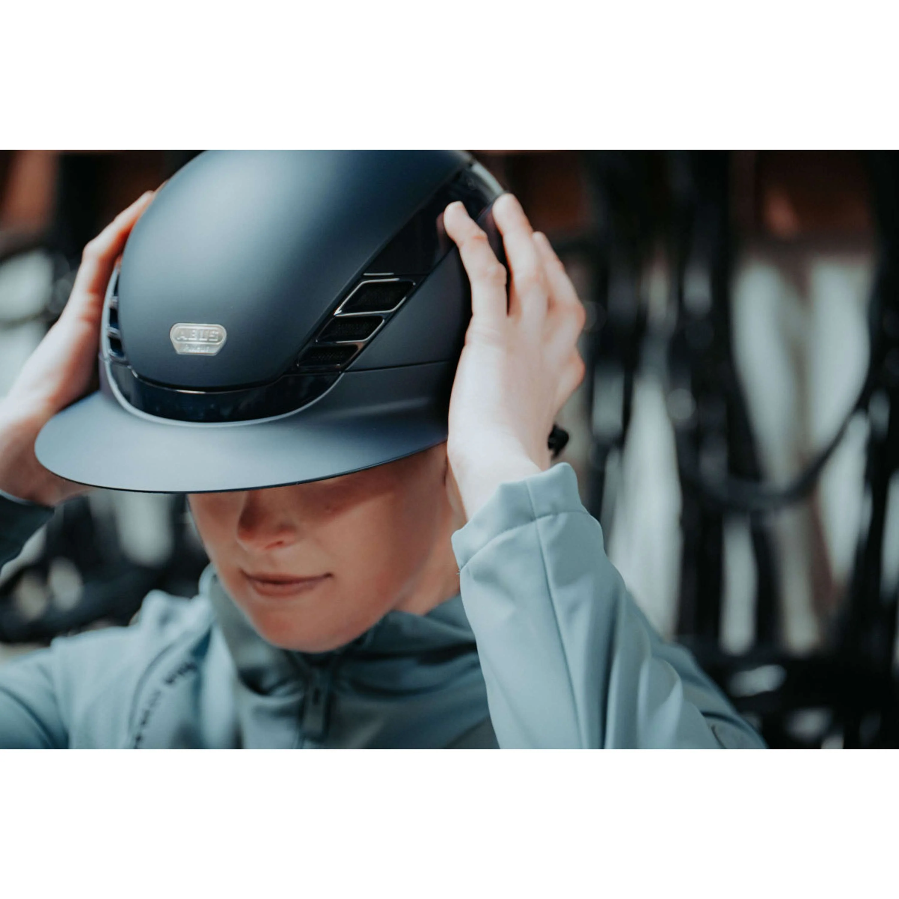 Pikeur Bombe AirLuxe Pure Visière longue Midnight Blue - Image 2