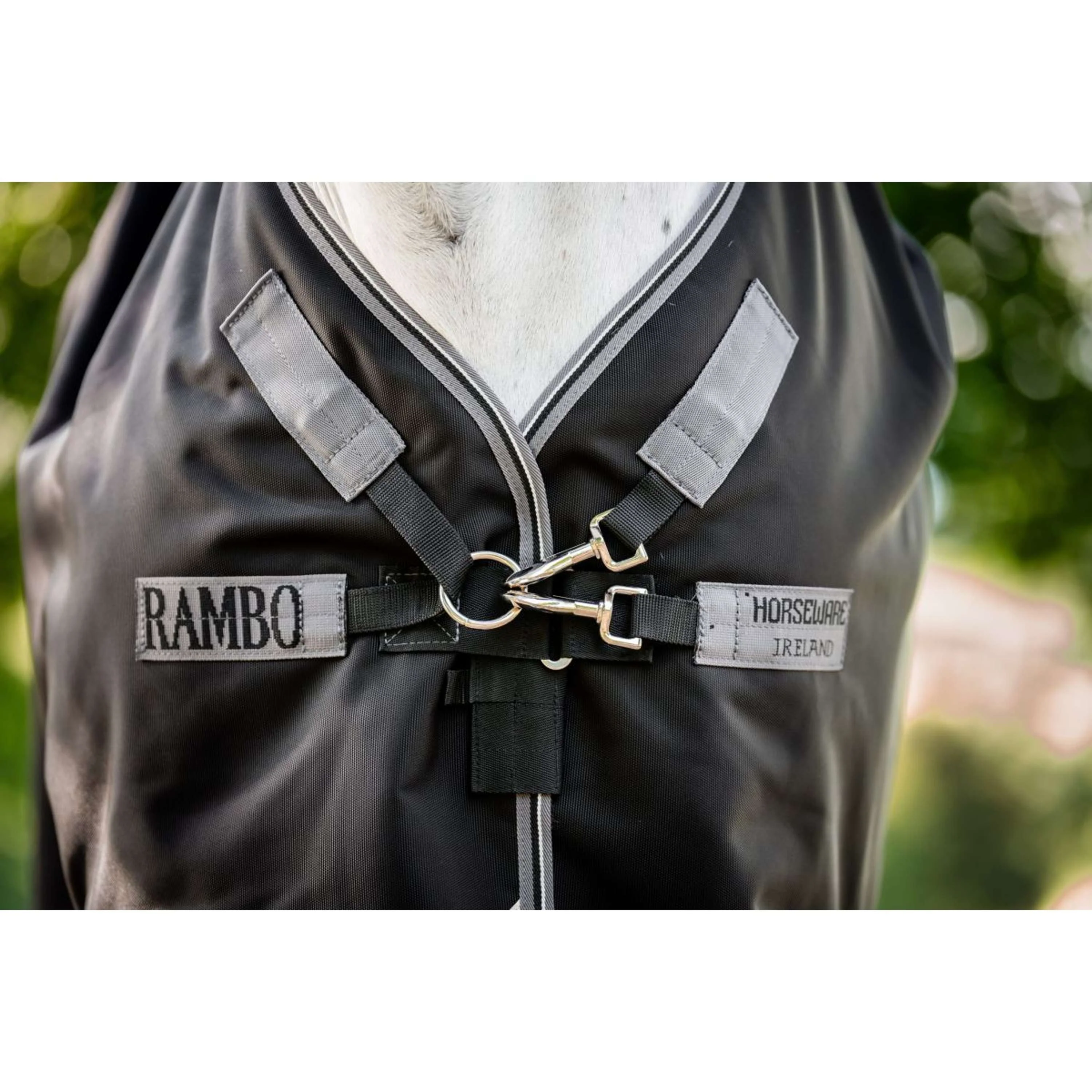Rambo Turnout Rug 1680D Varilayer 250g Black/Thunderstorm Grey/Silver - Image 2