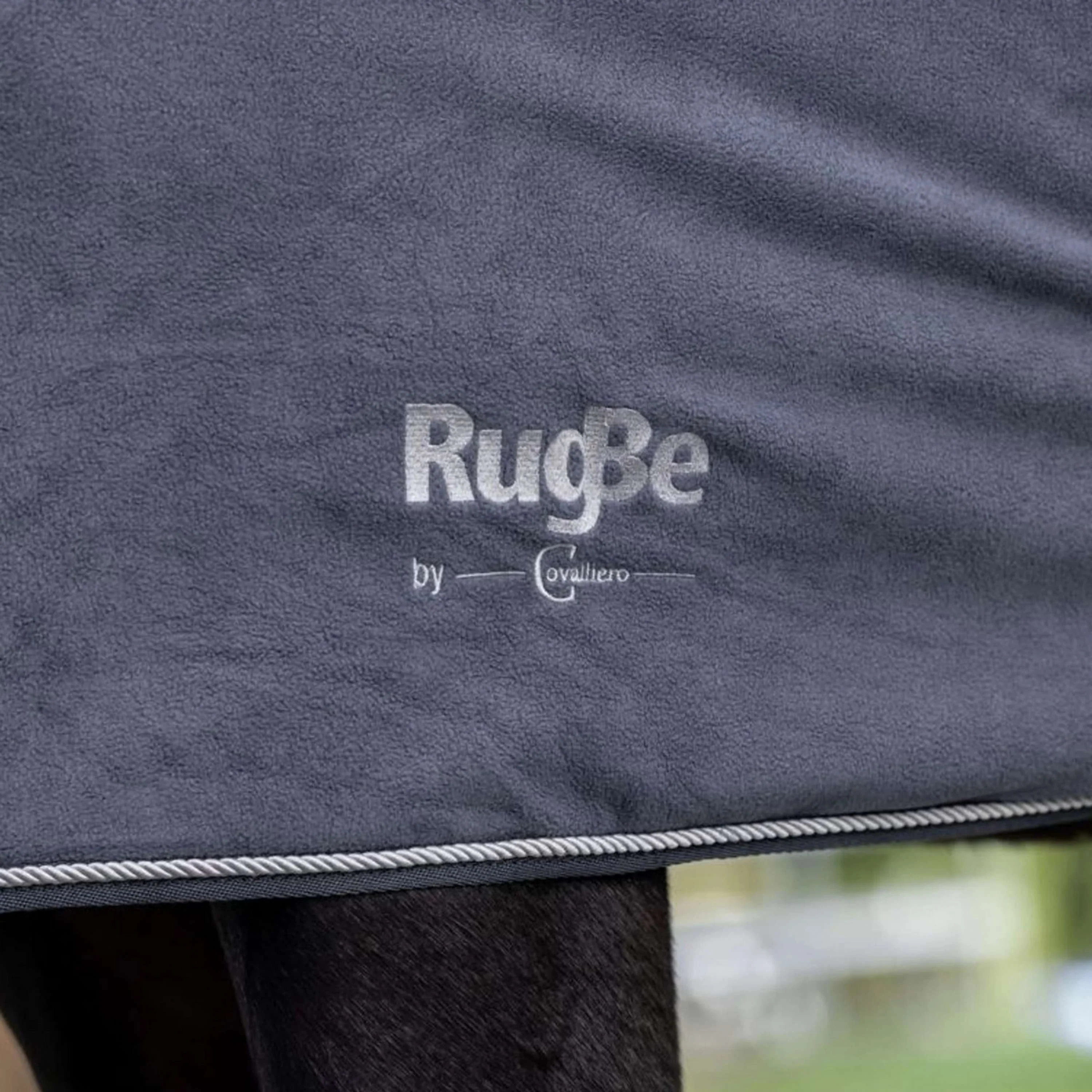 RugBe by Covalliero Couverture Polaire Royal Graphite - Image 3