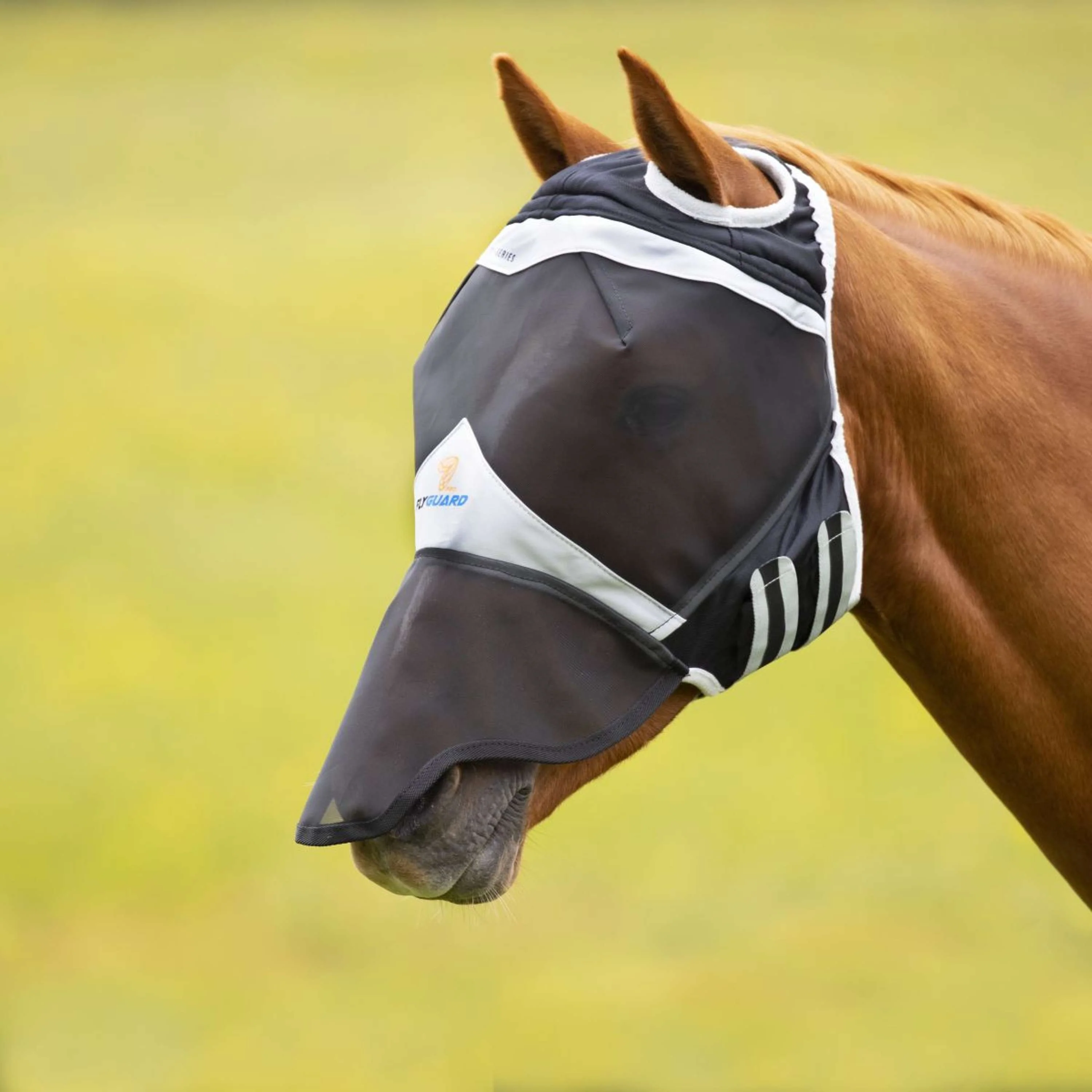 Shires Masque Anti-Mouches avec Découpe D'oreille et Rabat de Nez Noir - Image 2