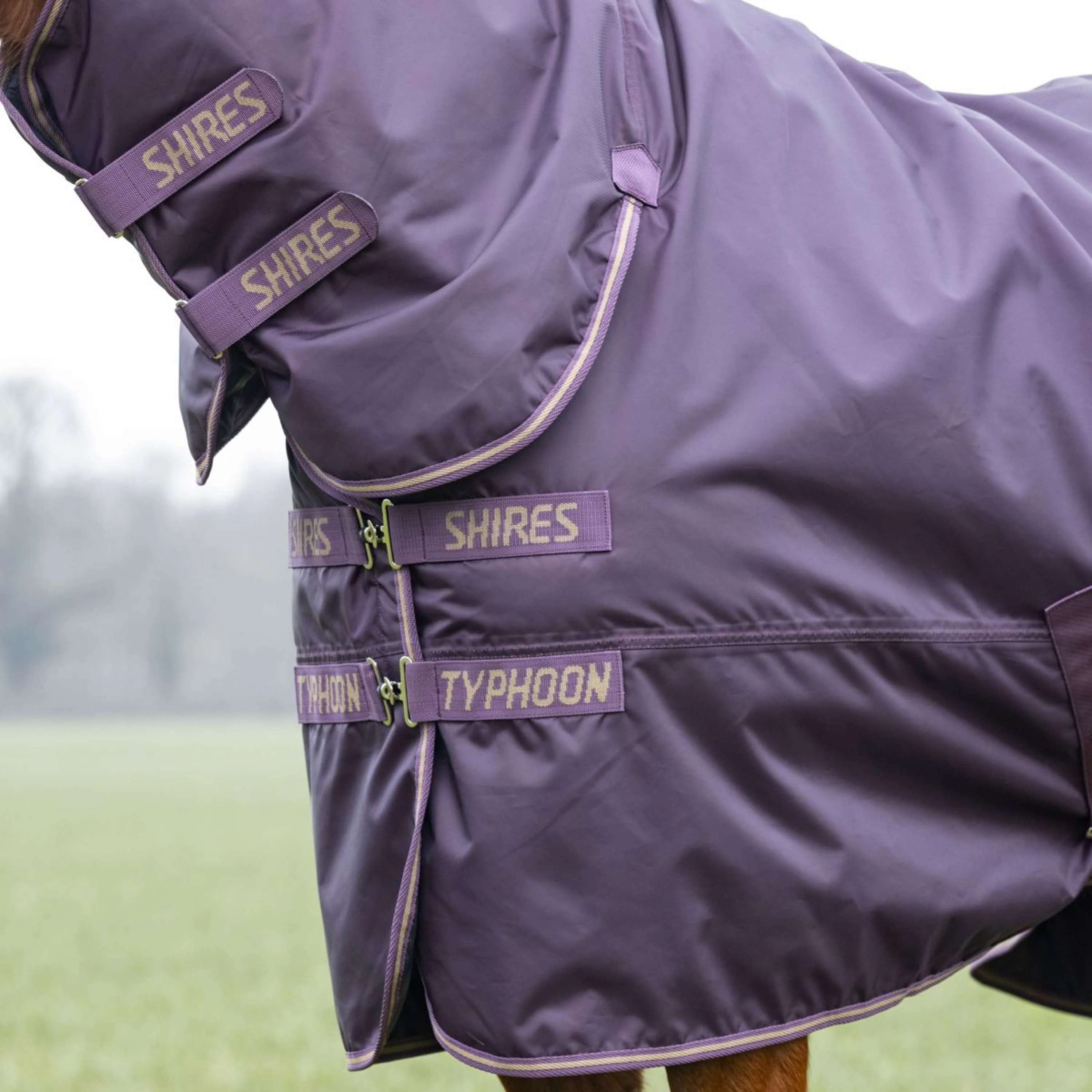 Tempest by Shires Couverture d'Hiver Turnout Typhoon 100g Black Cherry - Image 6