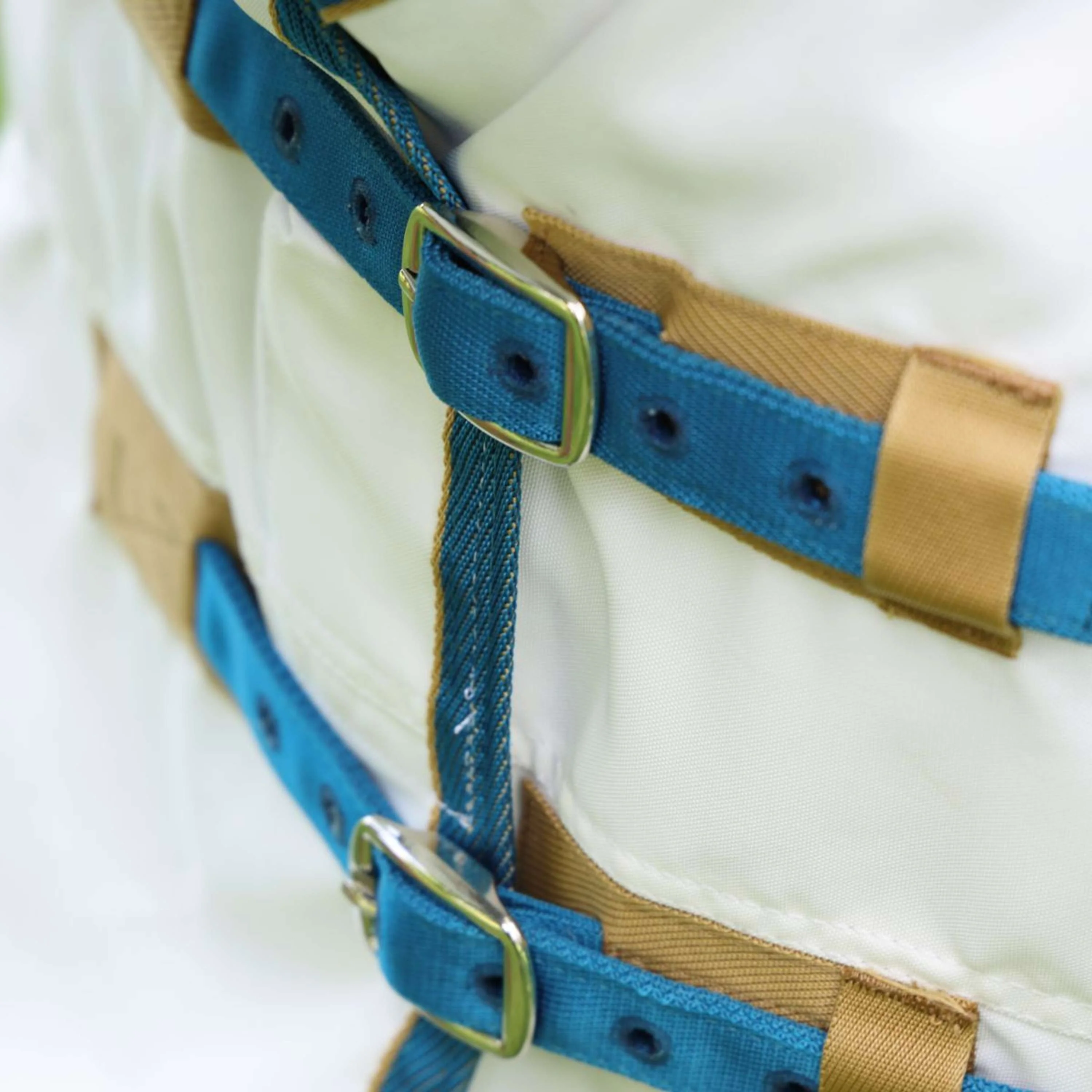 Tempest Plus by Shires Couverture Anti-Eczema Sweet-Itch Combo Blanc/Airforce - Image 3