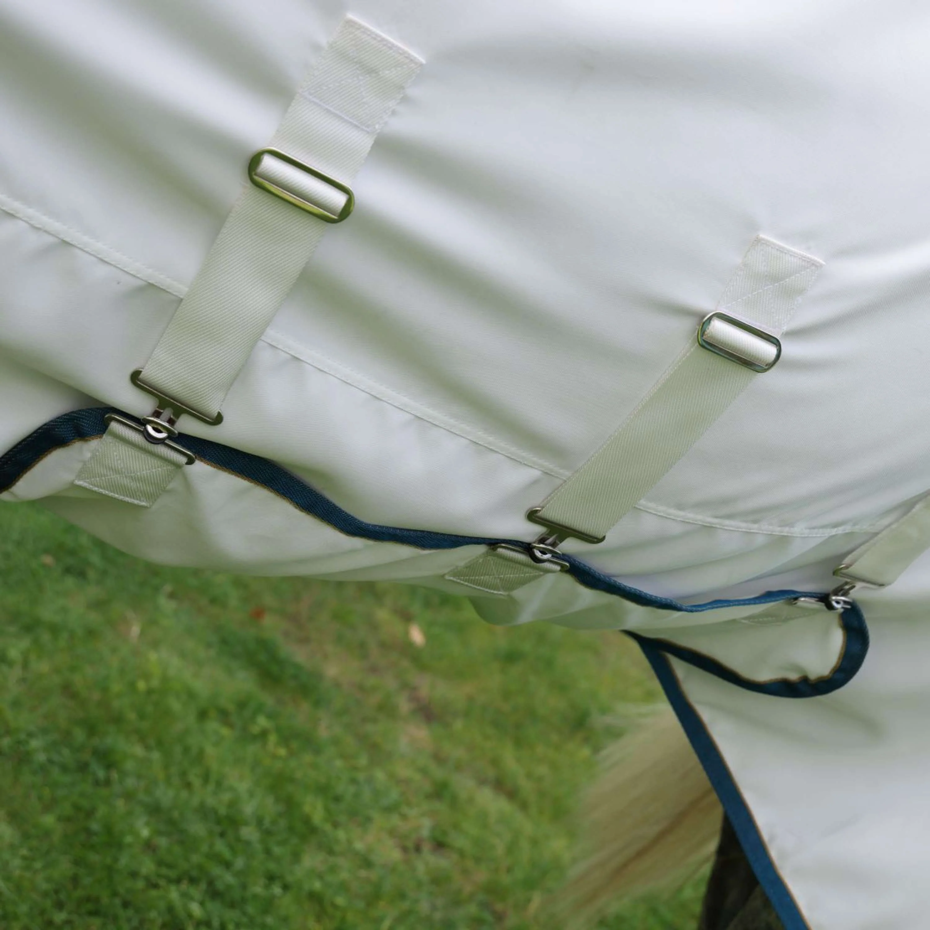Tempest Plus by Shires Couverture Anti-Eczema Sweet-Itch Combo Blanc/Airforce - Image 5