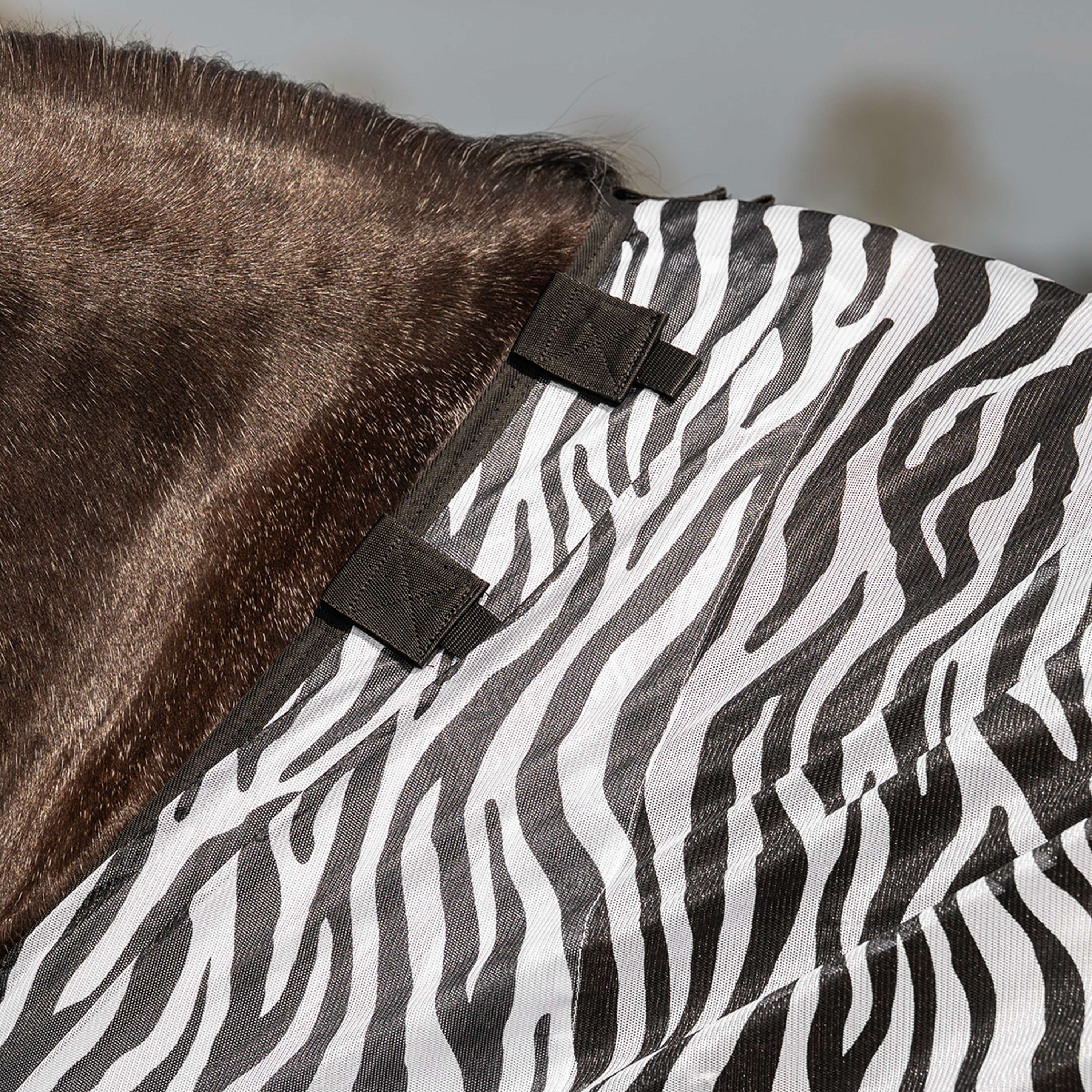 Velder Horsewear Couverture Anti-Mouches avec Couvre-cou Zebra Noir/Blanc - Image 8
