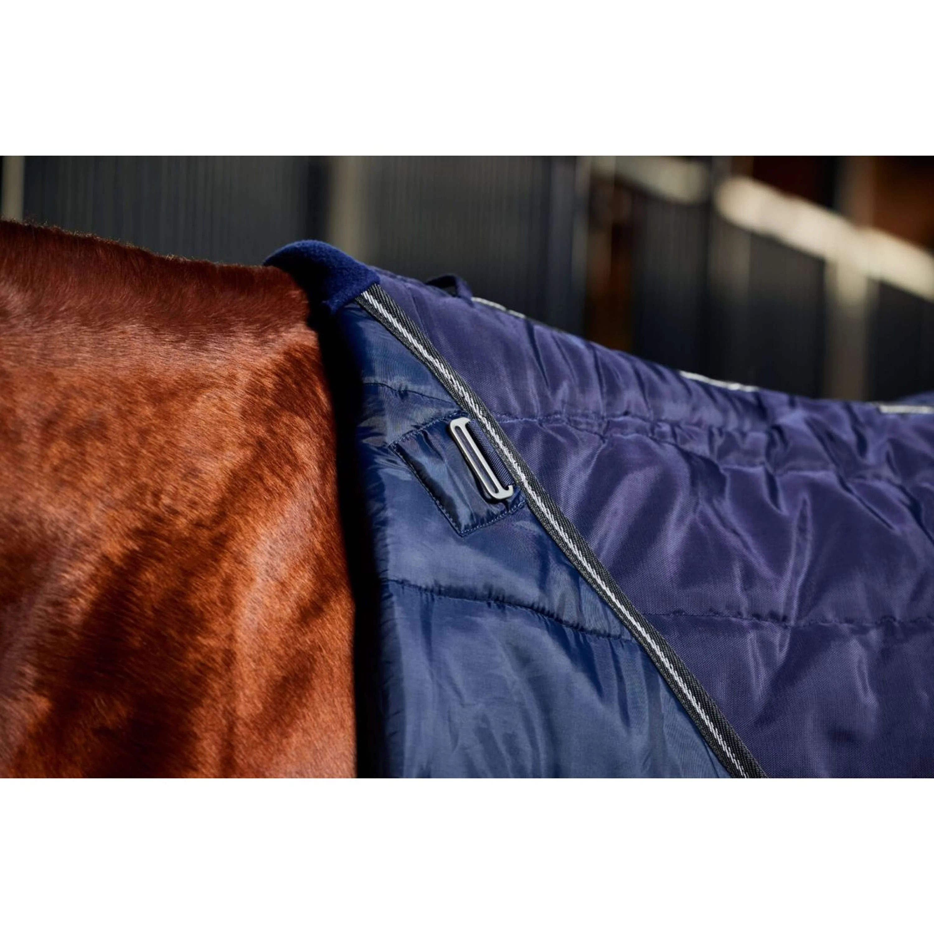 WeatherBeeta Couverture d'Écurie ComFiTec PP Channel Quilt Detach-A-Neck 220g Navy/Charcoal - Image 8