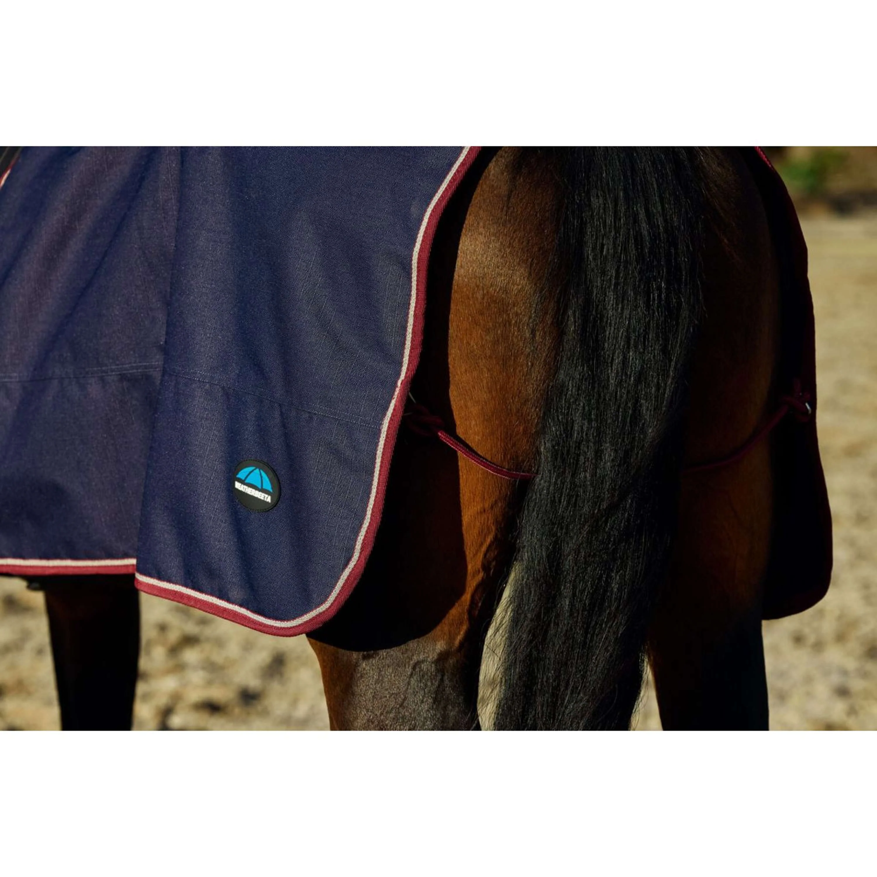 WeatherBeeta Couvre-reins Essential Fleece Lined Quarter Sheet Marine/Bordeaux - Image 3